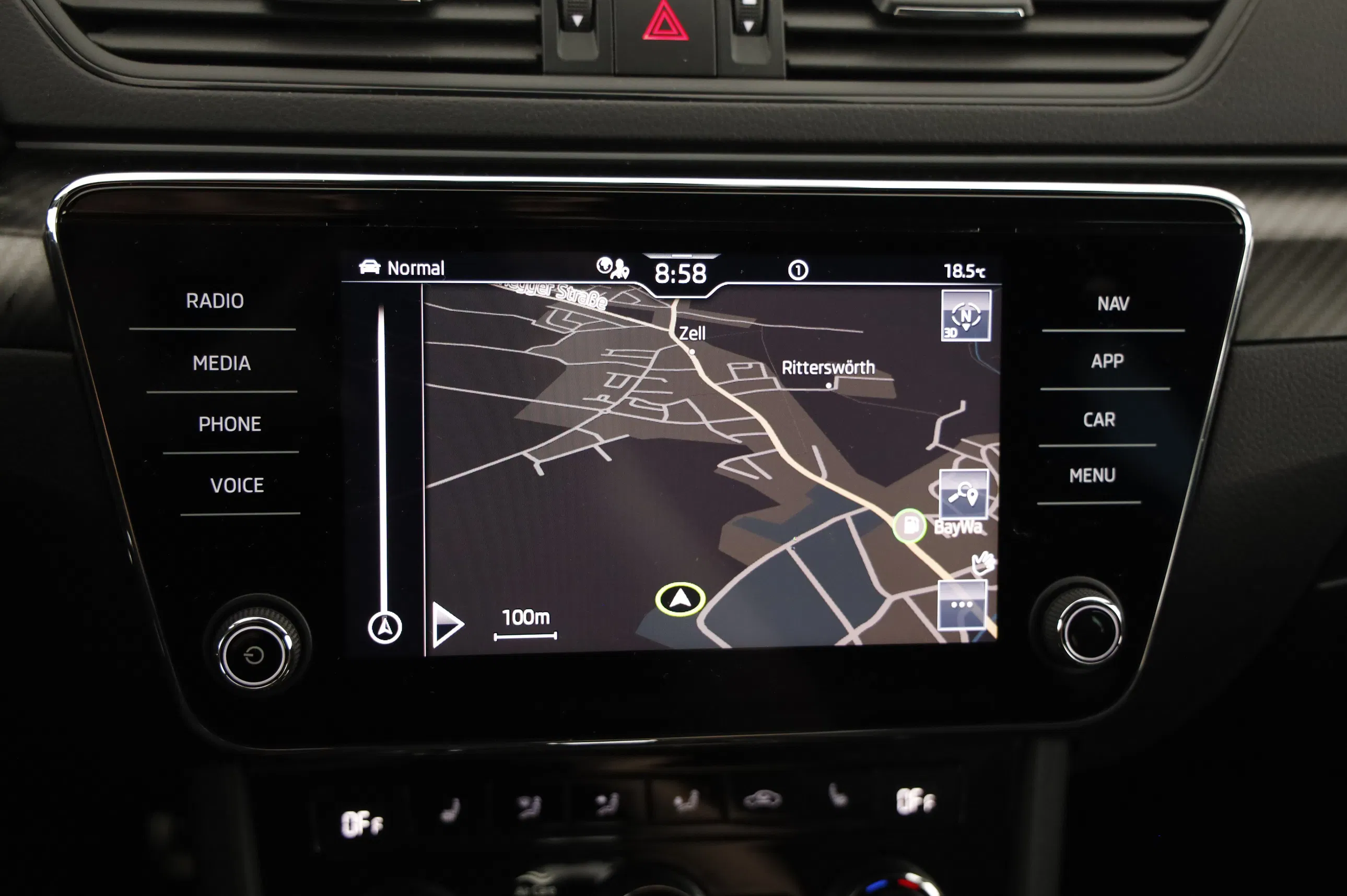 Skoda Superb Combi 1.4 TSI iV Sportline | Bild 17 von 27