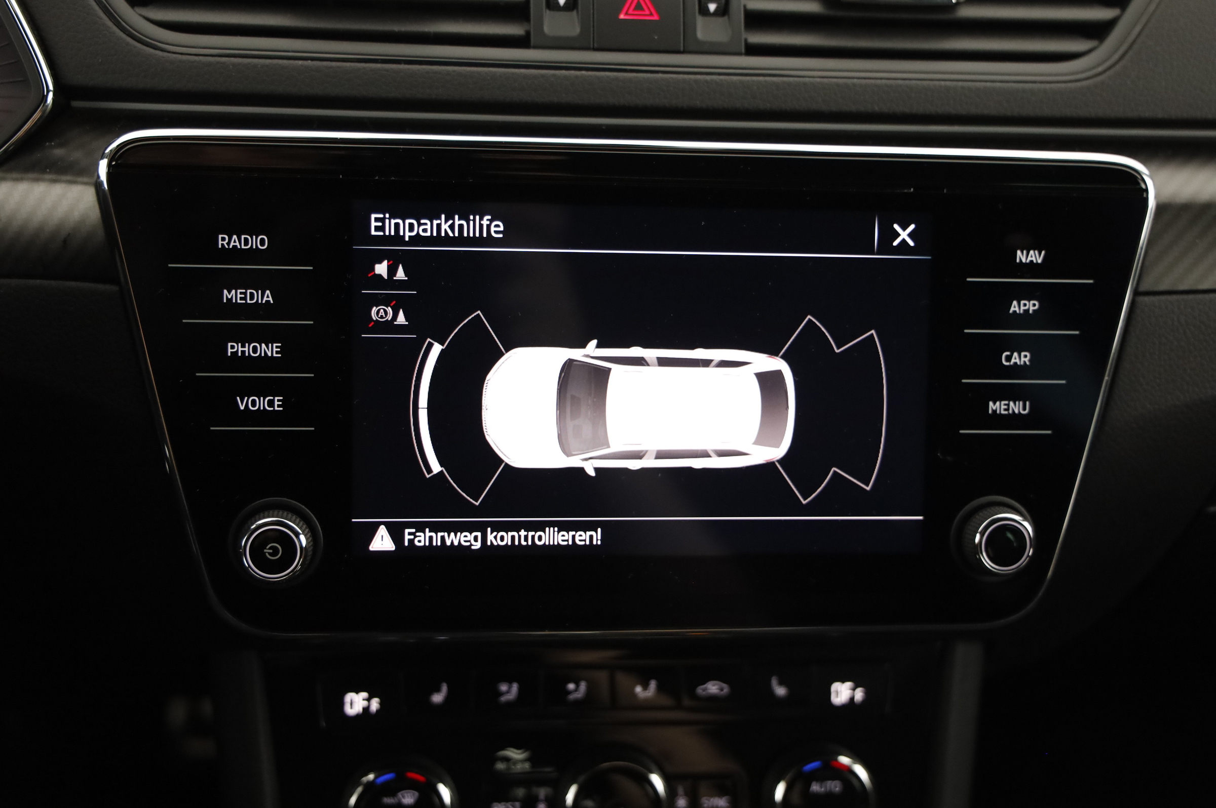 Skoda Superb Combi 1.4 TSI iV Sportline | Bild 18 von 27