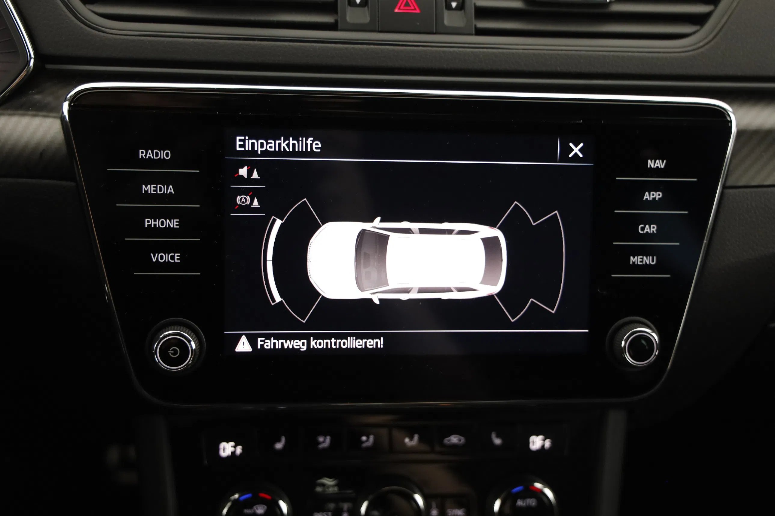 Skoda Superb Combi 1.4 TSI iV Sportline | Bild 18 von 27