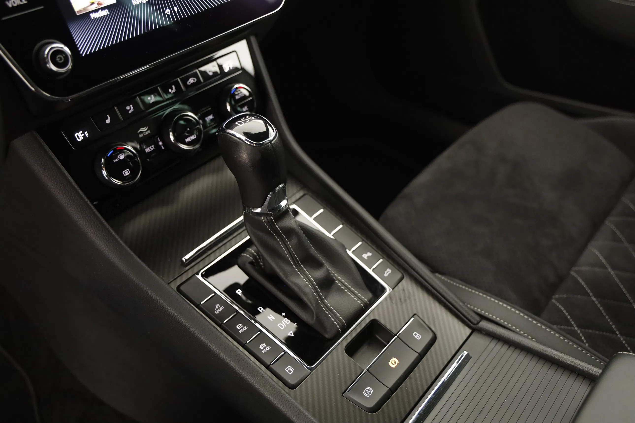 Skoda Superb Combi 1.4 TSI iV Sportline | Bild 20 von 27