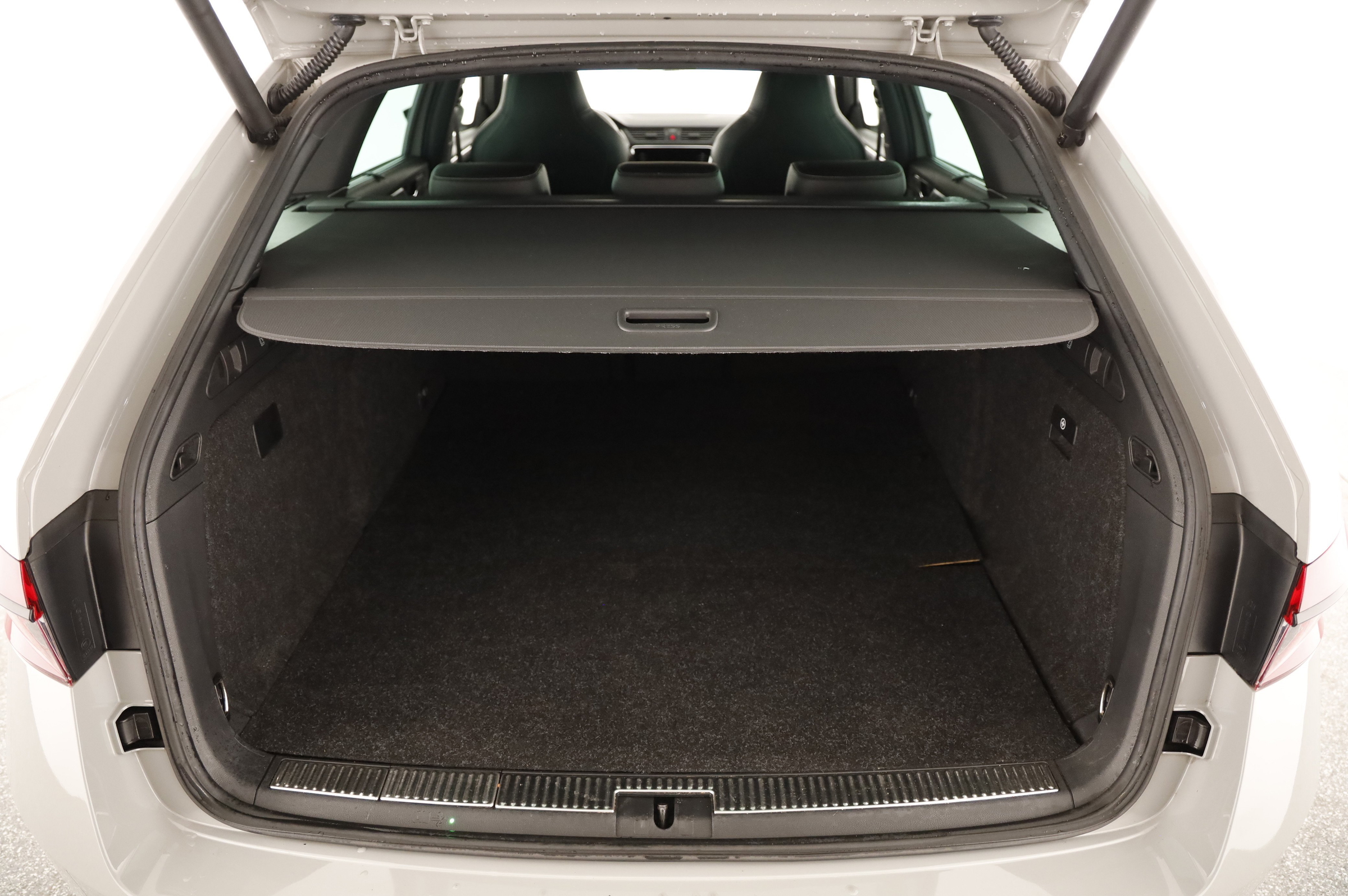 Skoda Superb Combi 1.4 TSI iV Sportline | Bild 22 von 27