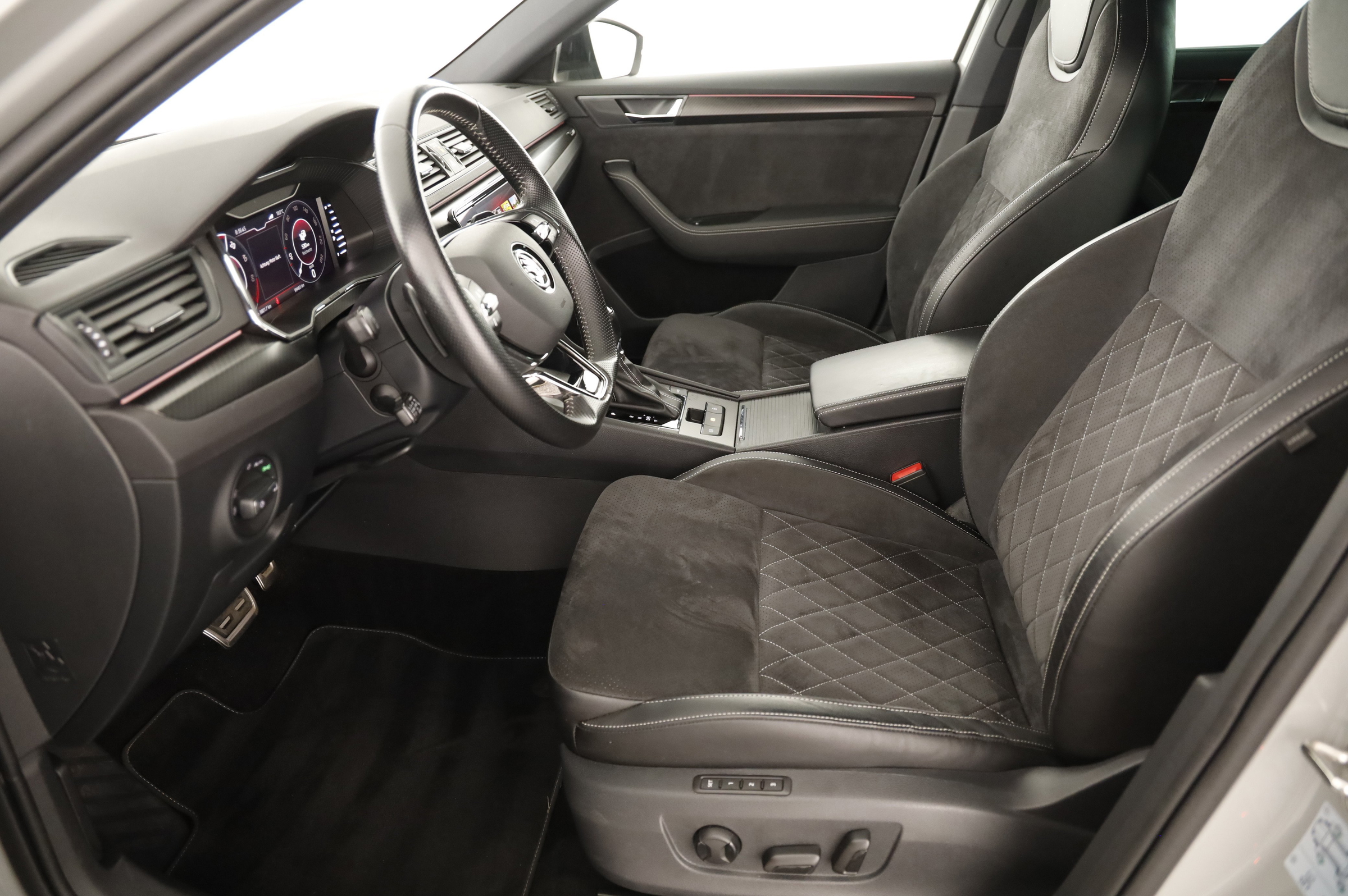 Skoda Superb Combi 1.4 TSI iV Sportline | Bild 9 von 27