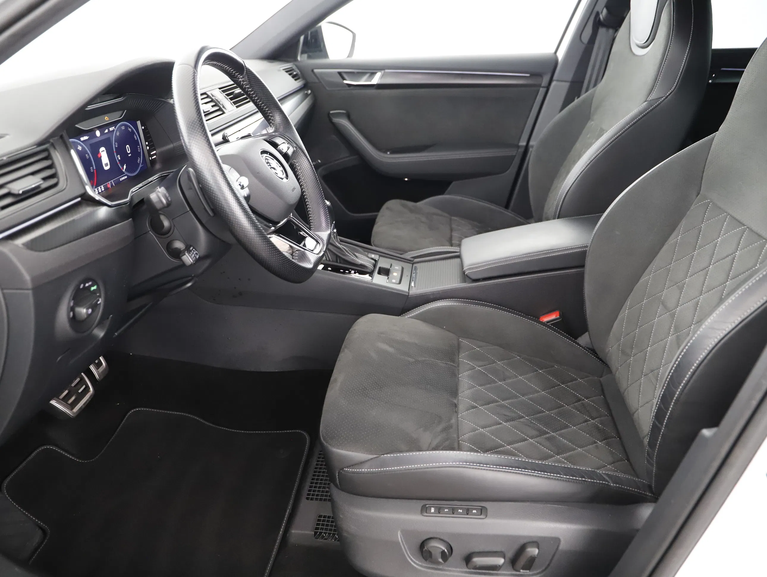 Skoda Superb Combi 1.4 TSI iV Sportline | Bild 7 von 24