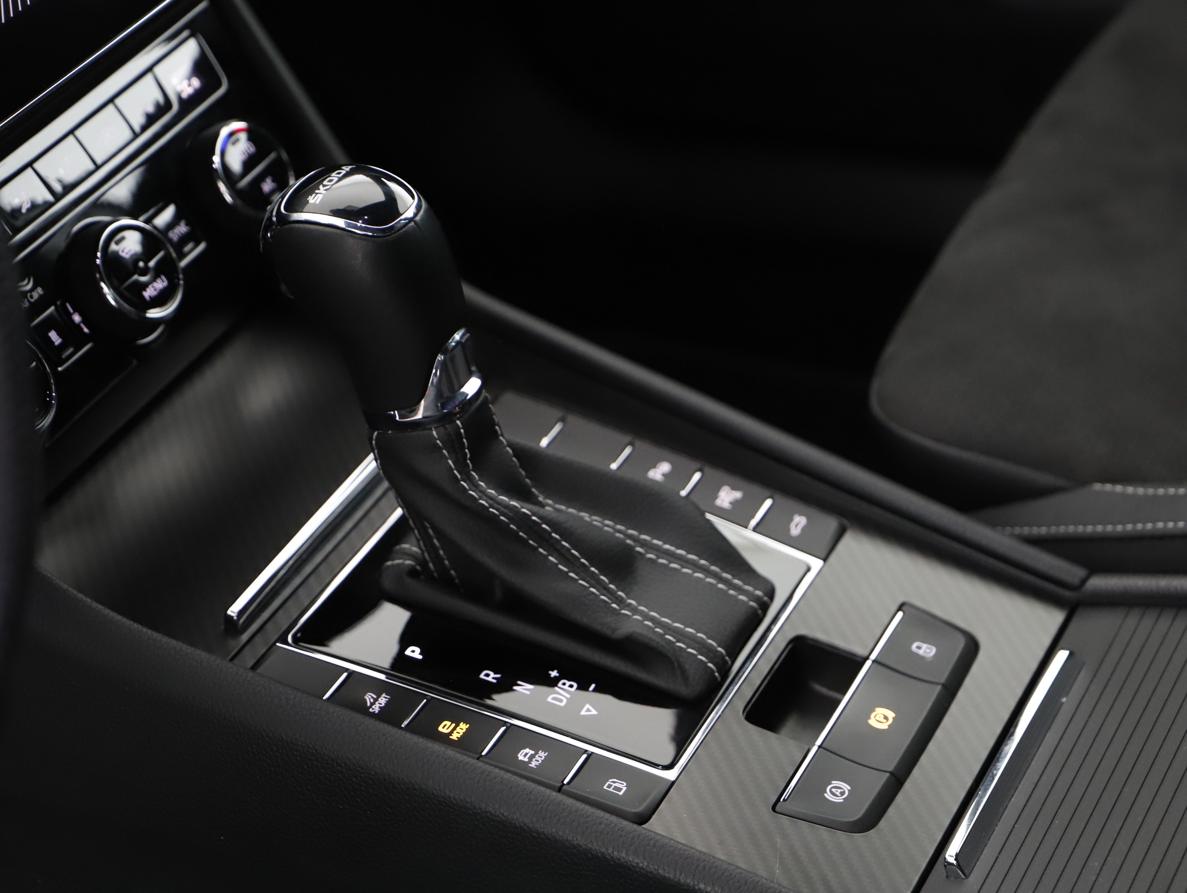 Skoda Superb Combi 1.4 TSI iV Sportline | Bild 13 von 24
