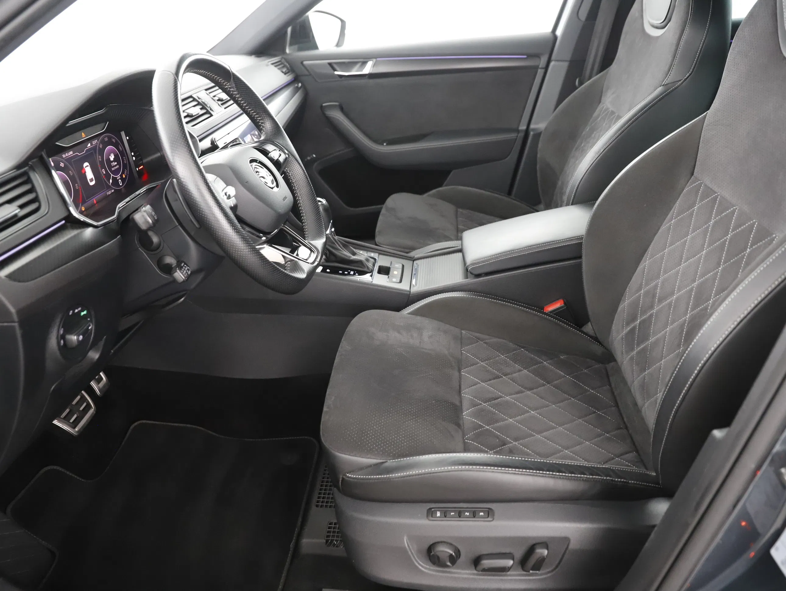 Skoda Superb Combi 1.4 TSI iV Sportline | Bild 15 von 31