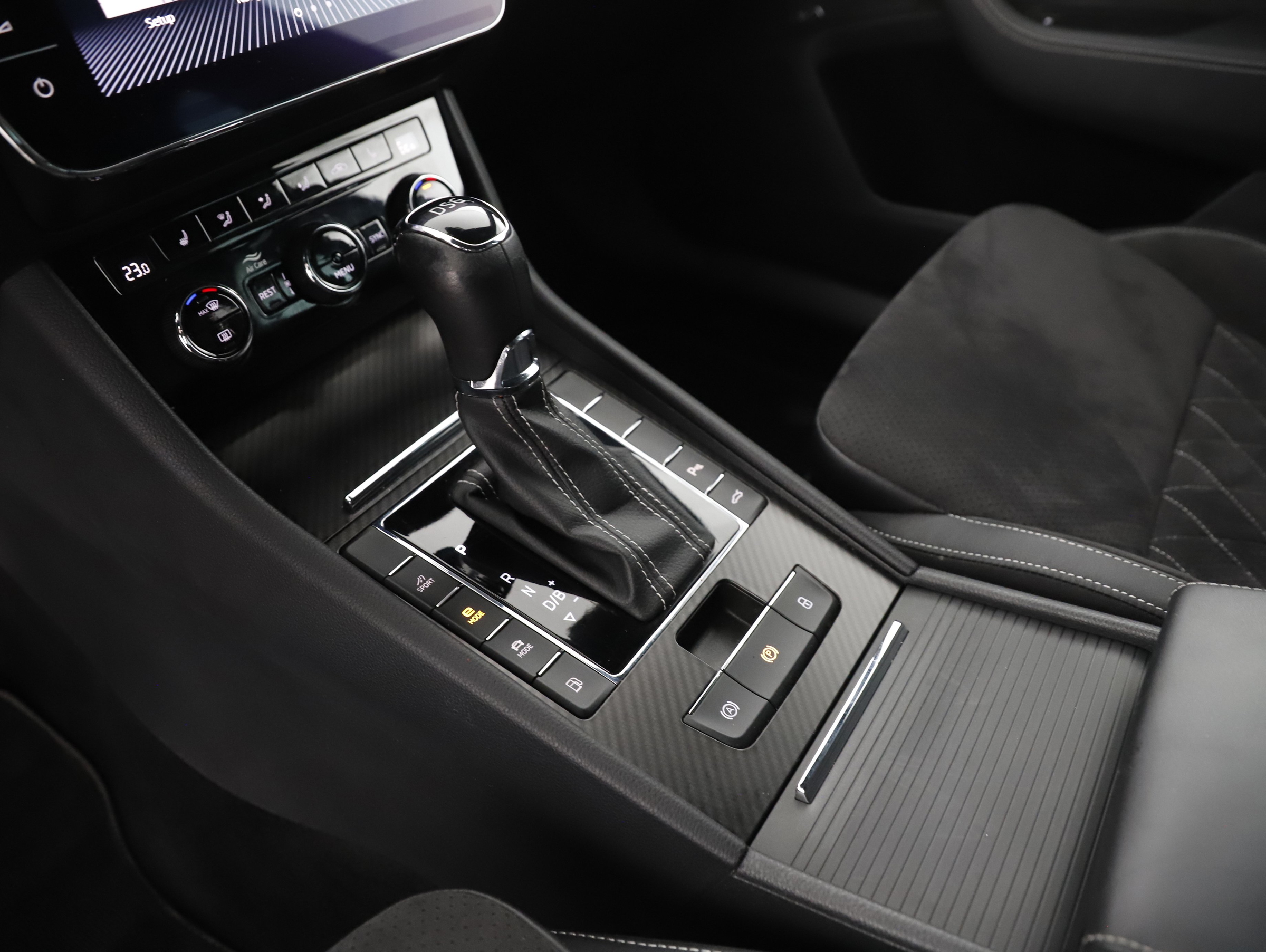 Skoda Superb Combi 1.4 TSI iV Sportline | Bild 26 von 31