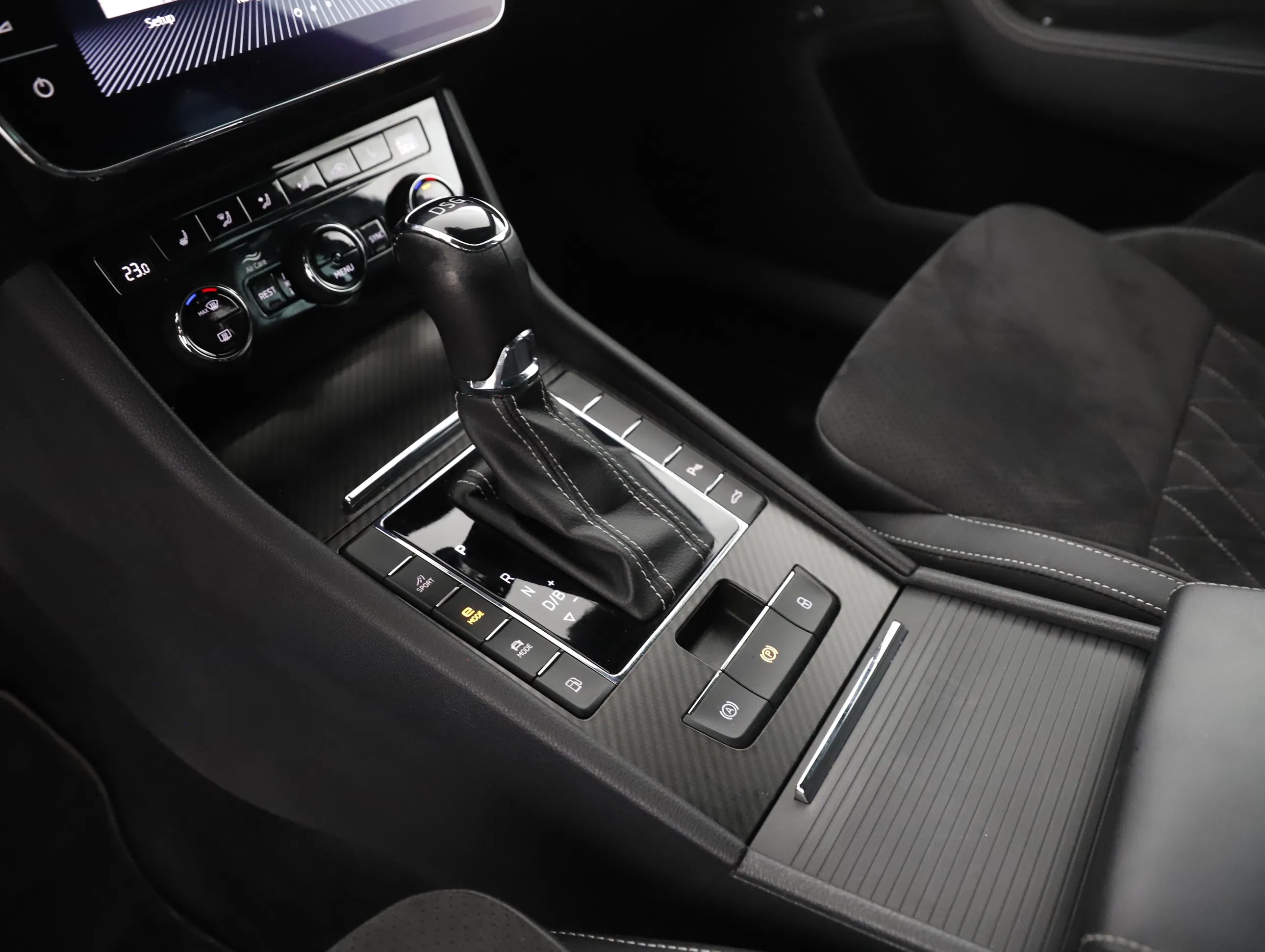 Skoda Superb Combi 1.4 TSI iV Sportline | Bild 26 von 31