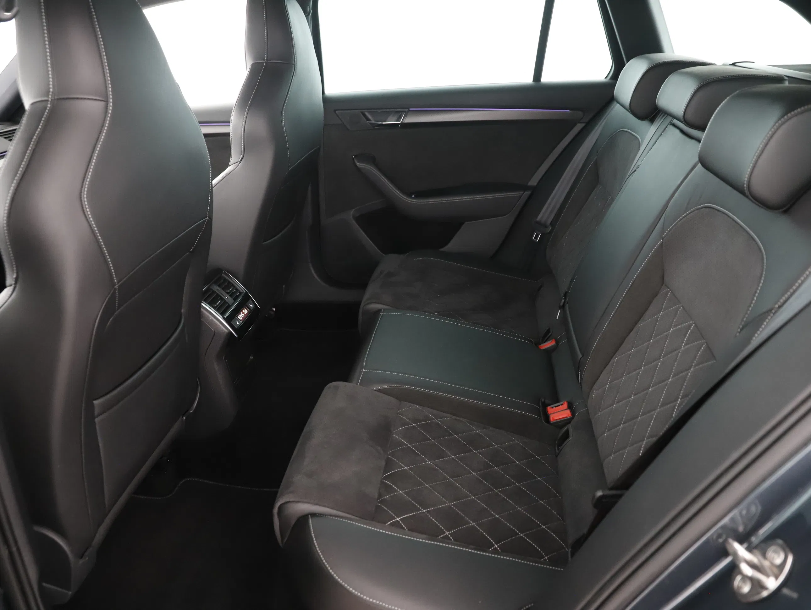 Skoda Superb Combi 1.4 TSI iV Sportline | Bild 27 von 31