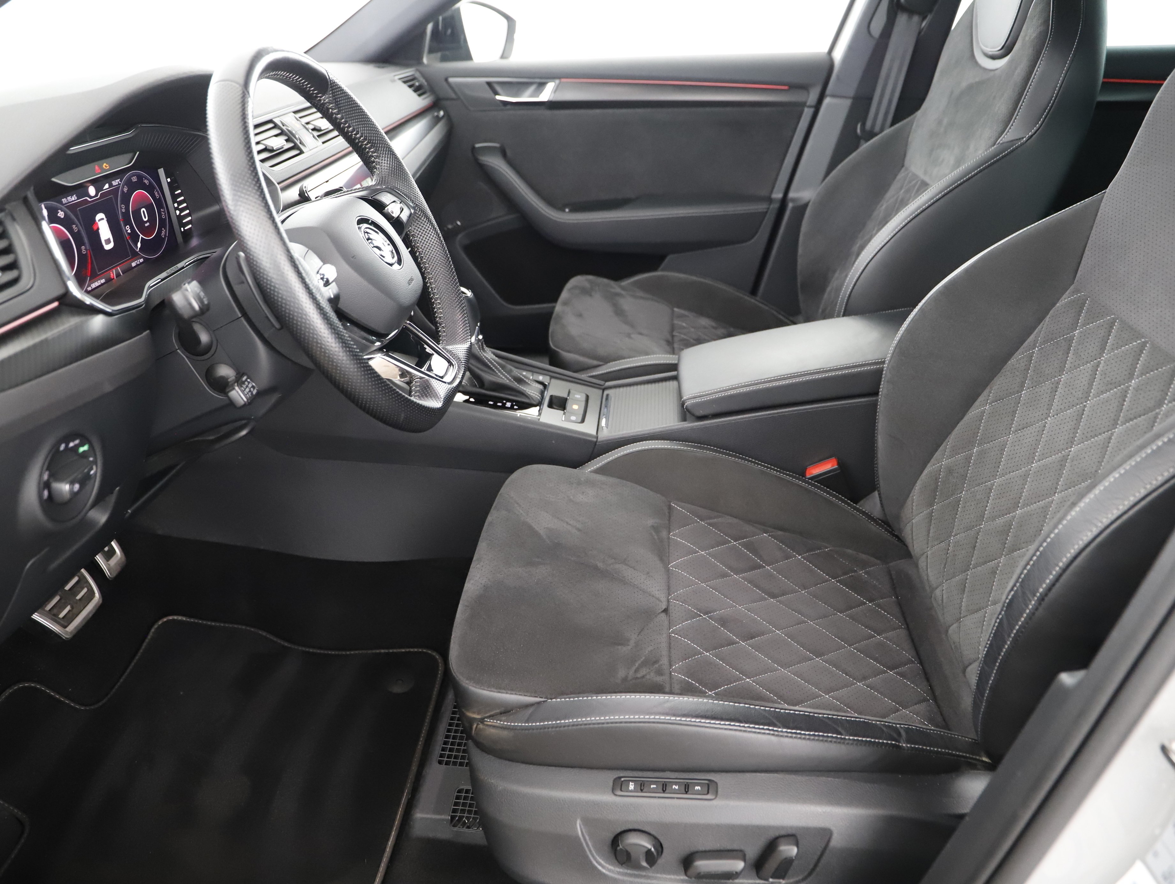 Skoda Superb Combi 1.4TSI iV Sportline | Bild 8 von 25