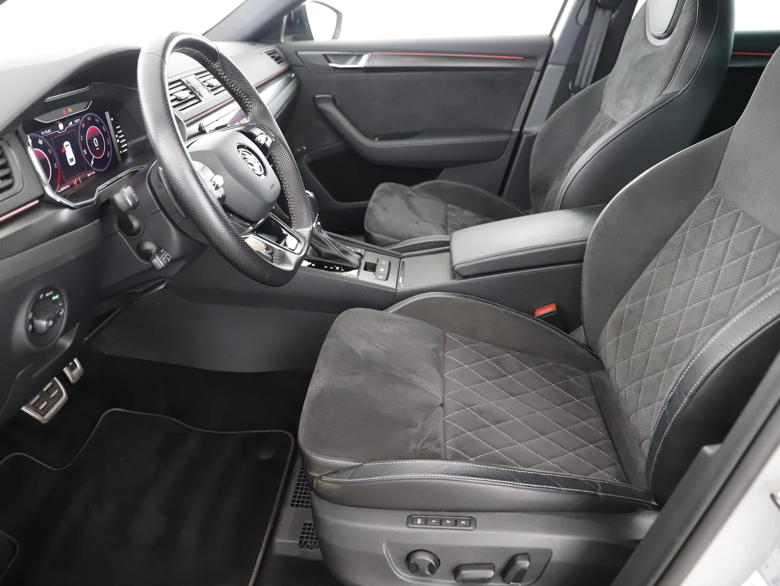 Skoda Superb Combi 1.4TSI iV Sportline | Bild 8 von 25