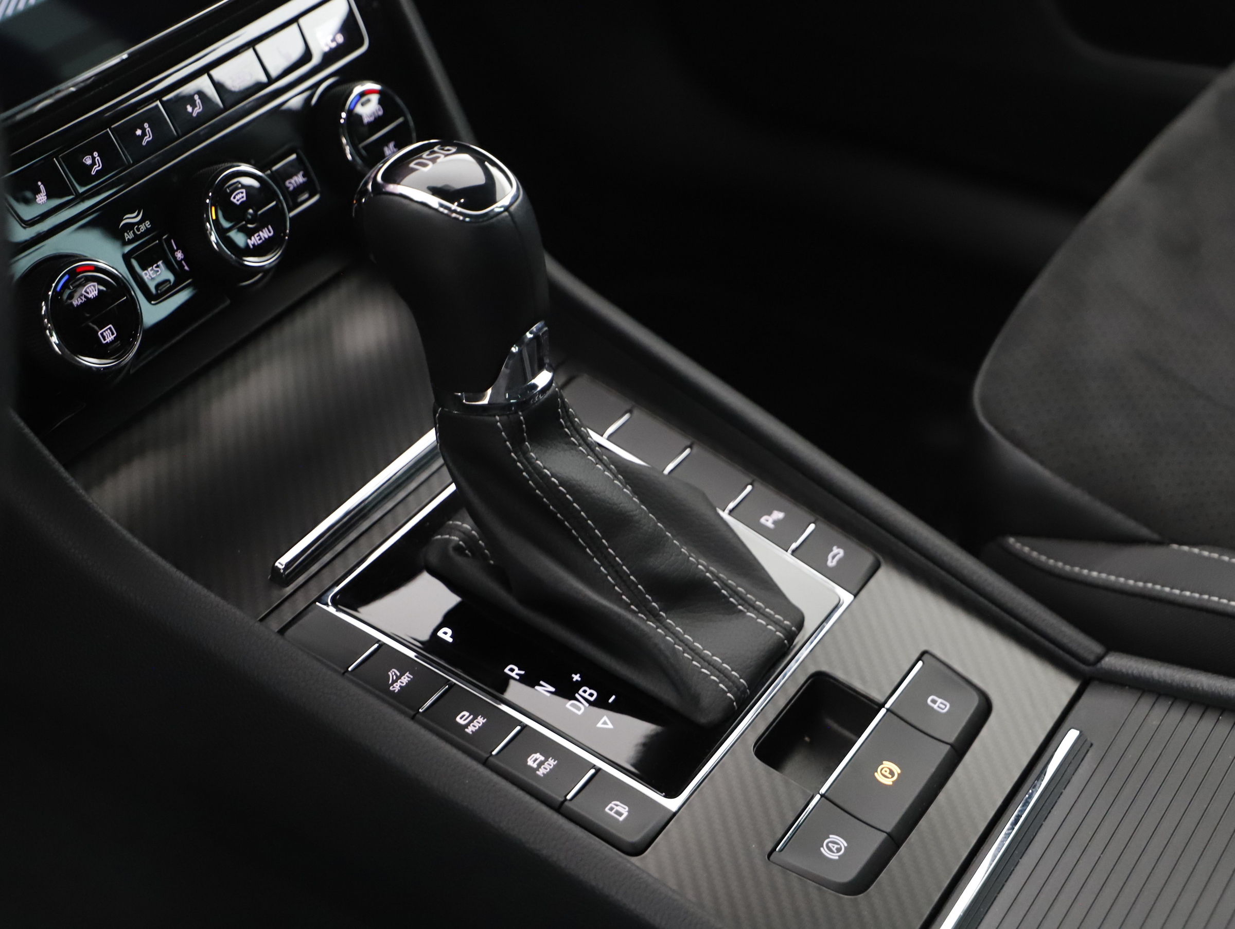 Skoda Superb Combi 1.4TSI iV Sportline | Bild 14 von 25