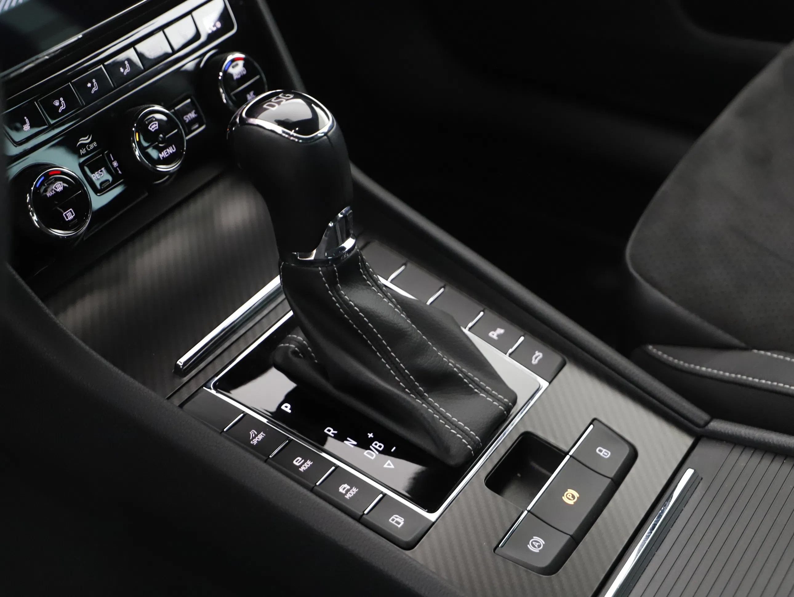 Skoda Superb Combi 1.4TSI iV Sportline | Bild 14 von 25