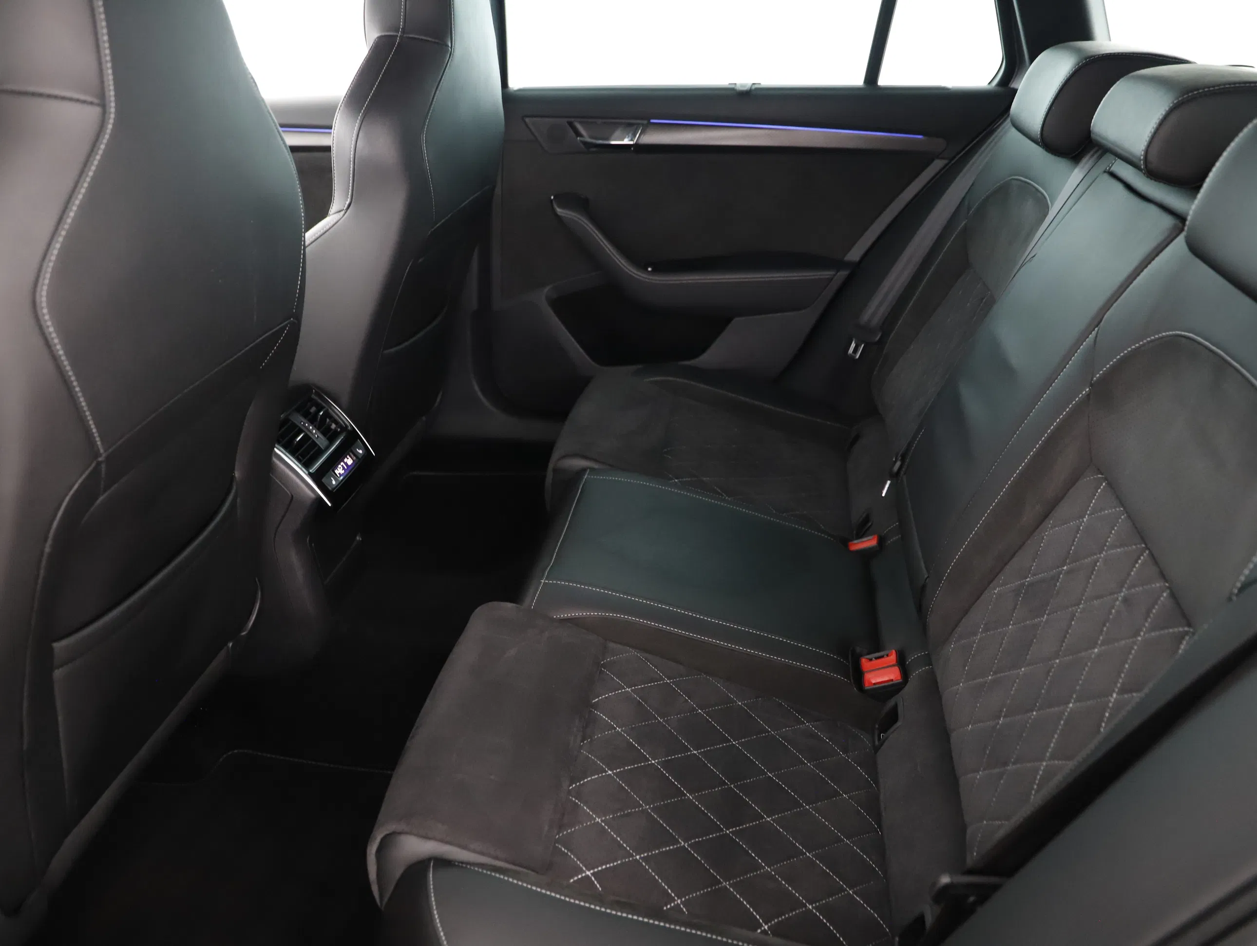 Skoda Superb Combi 1.4 TSI iV Sportline | Bild 6 von 31