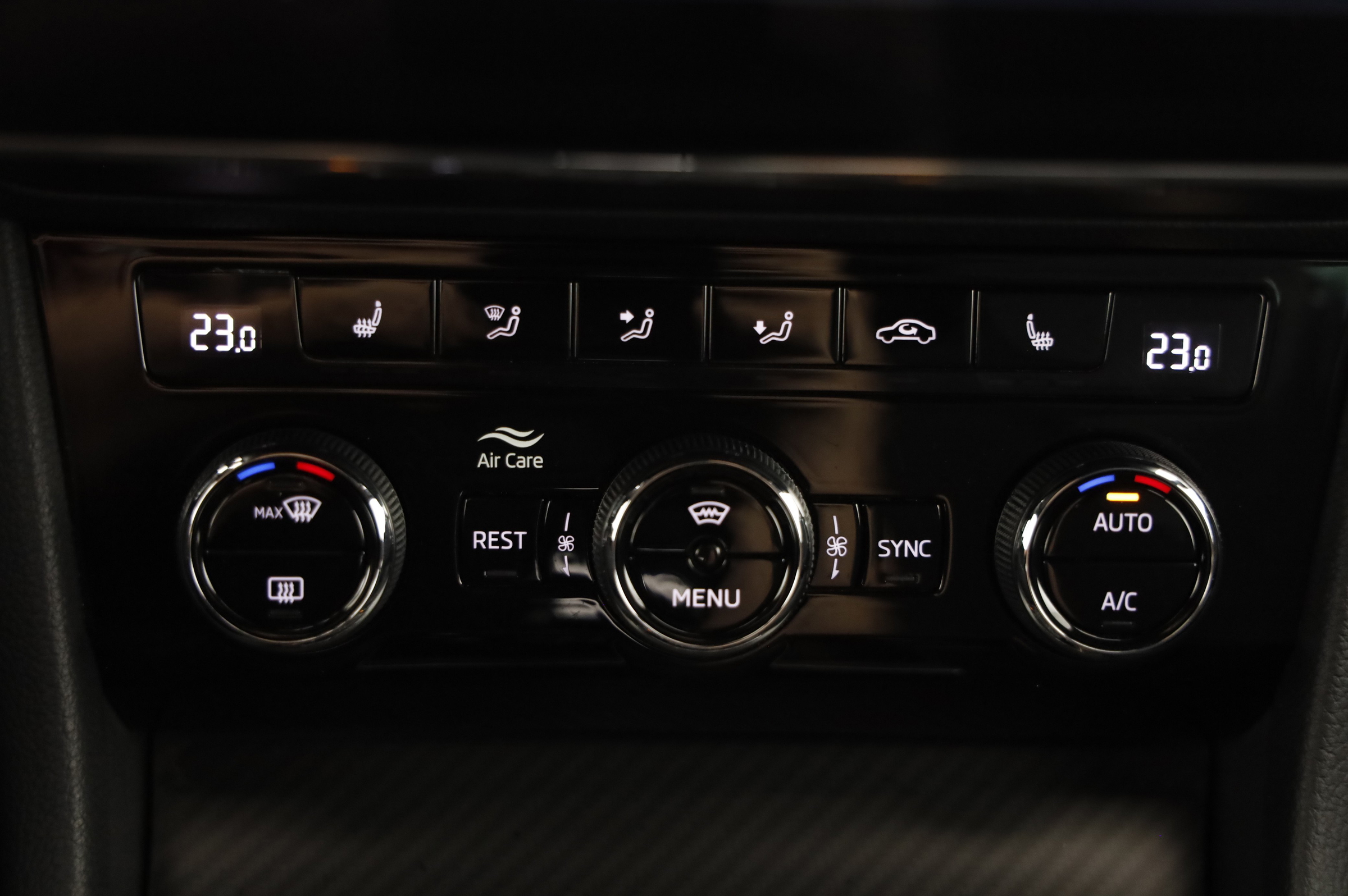 Skoda Superb Combi 1.4 TSI iV Sportline | Bild 14 von 27