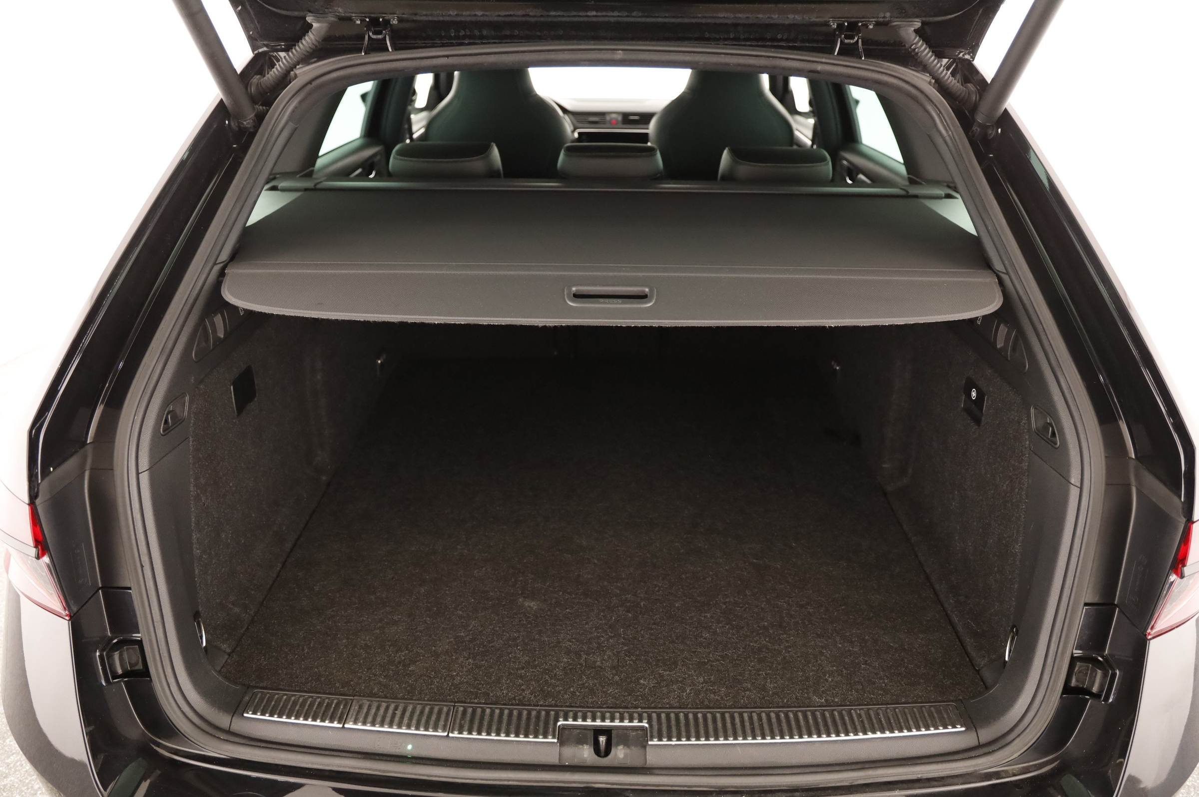 Skoda Superb Combi 1.4 TSI iV Sportline | Bild 21 von 27