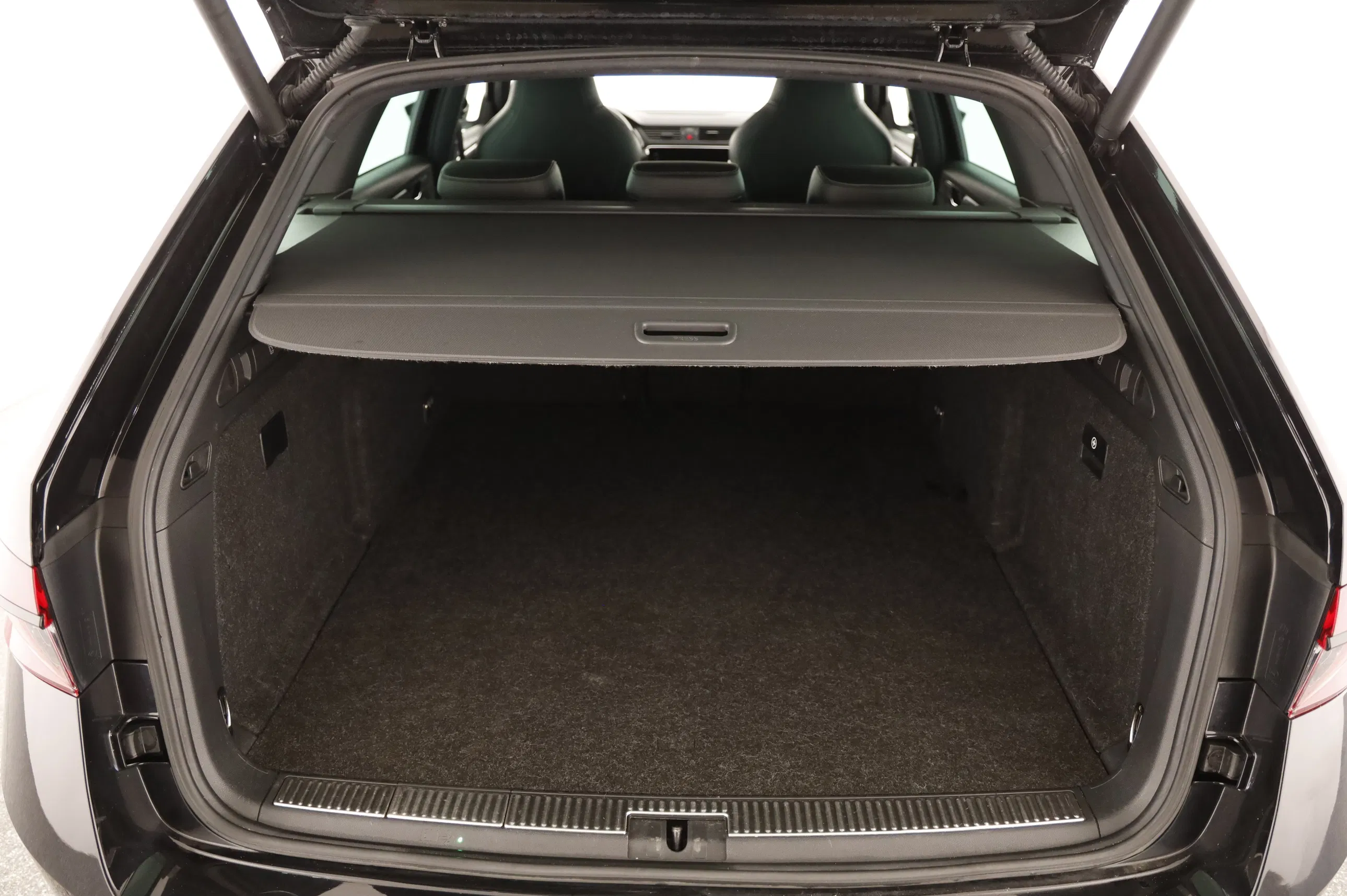 Skoda Superb Combi 1.4 TSI iV Sportline | Bild 21 von 27