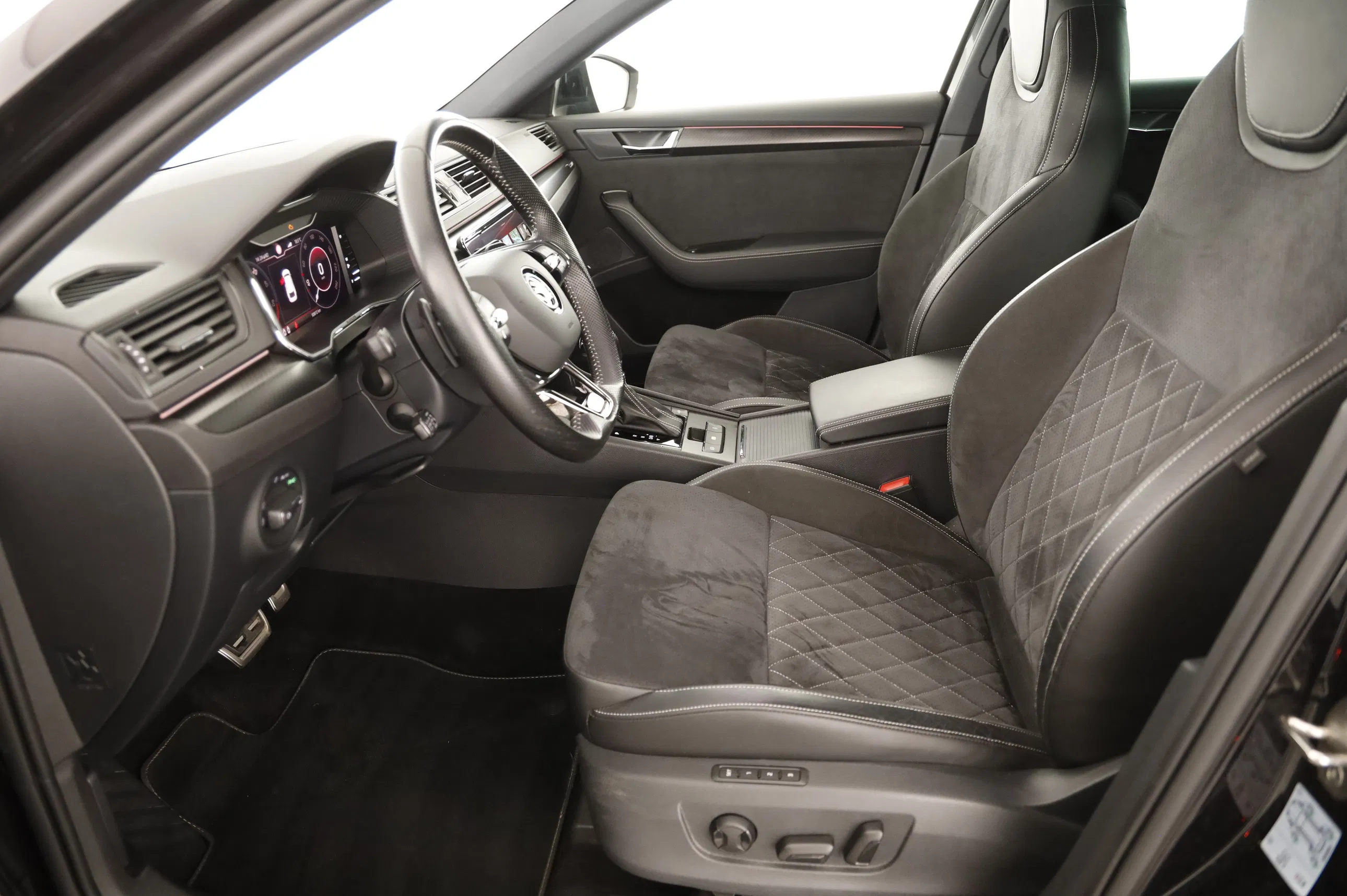 Skoda Superb Combi 1.4 TSI iV Sportline | Bild 5 von 27