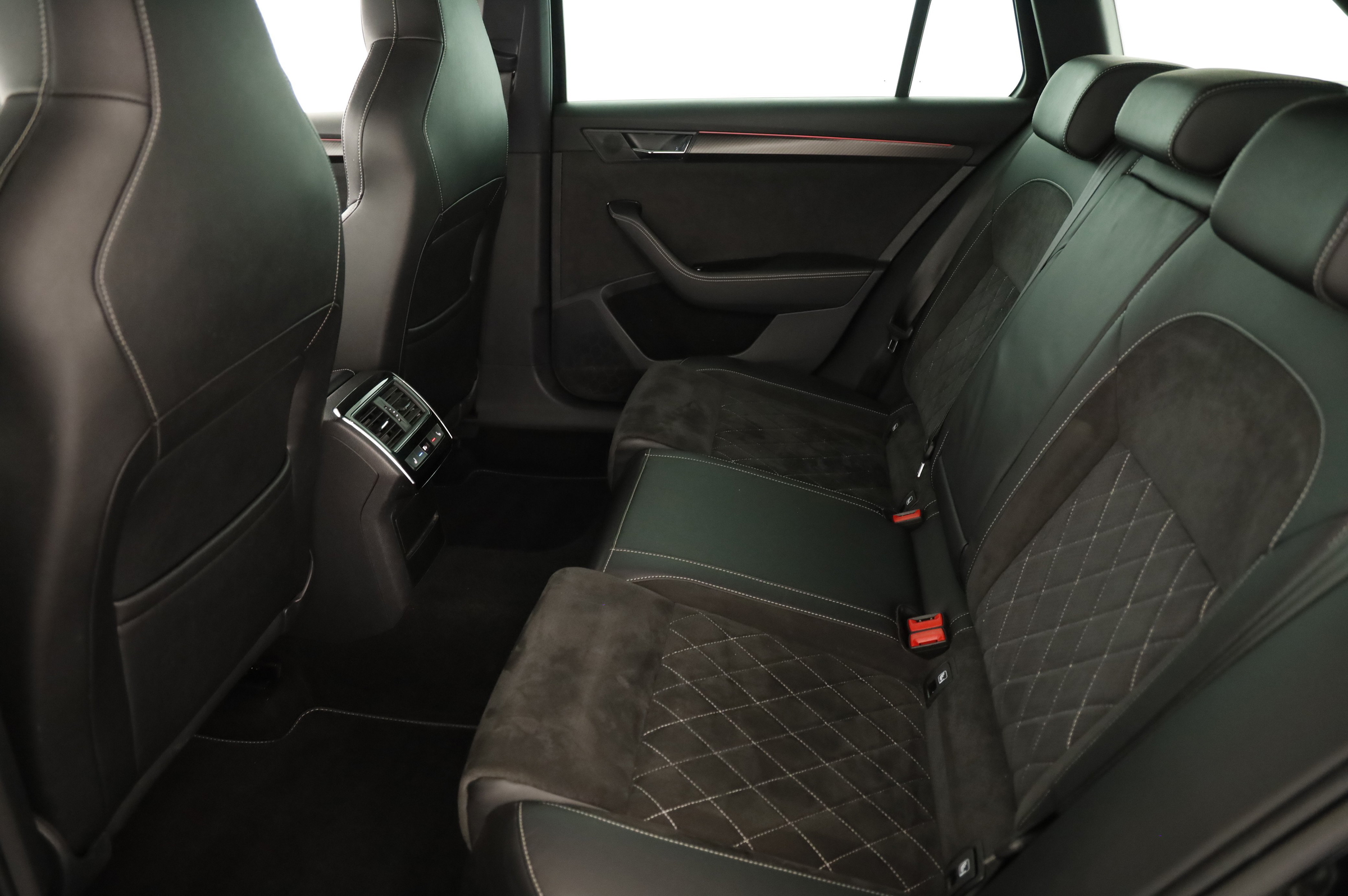 Skoda Superb Combi 1.4 TSI iV Sportline | Bild 6 von 27