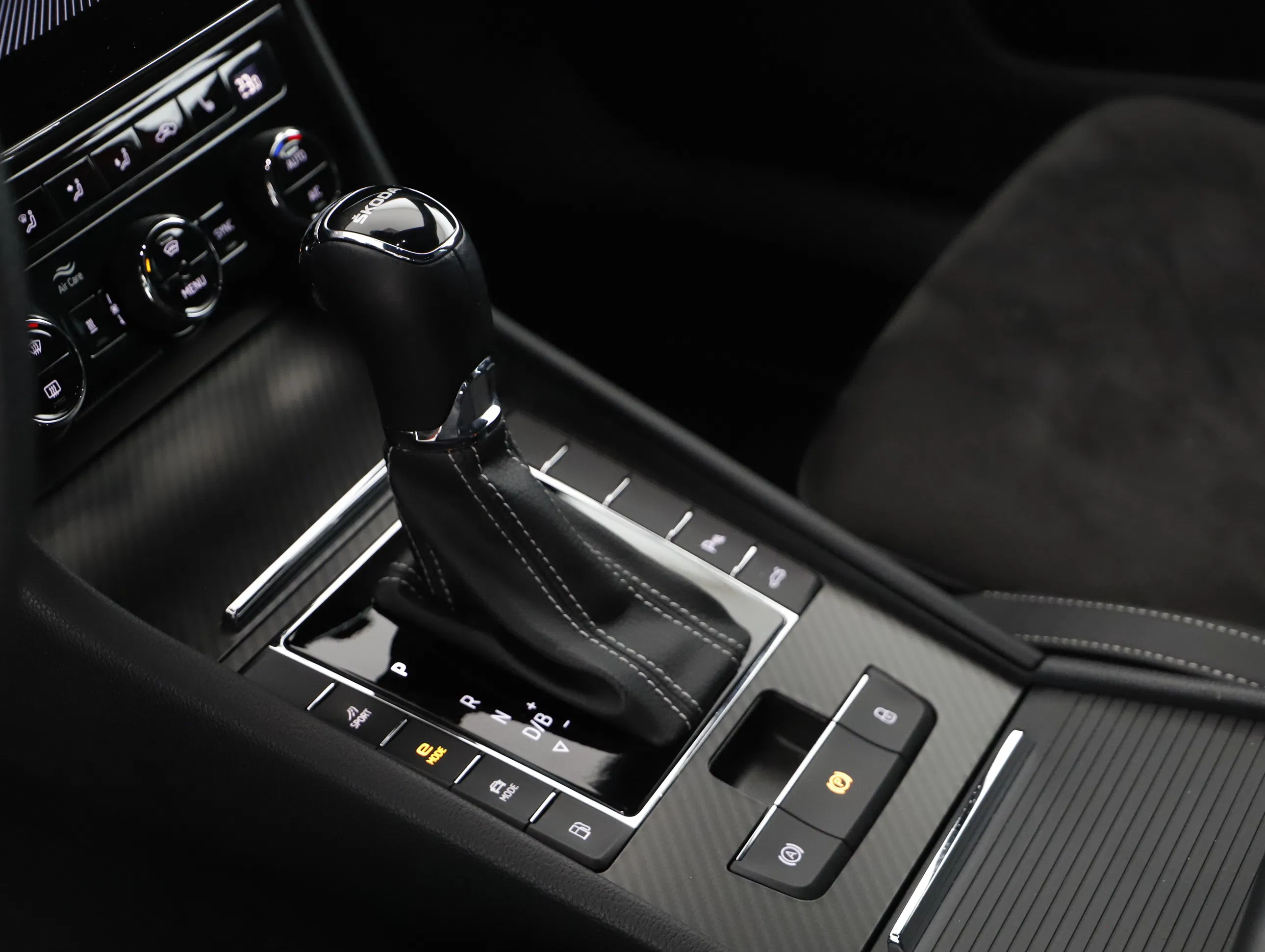 Skoda Superb Combi 1.4 TSI iV Sportline | Bild 15 von 23