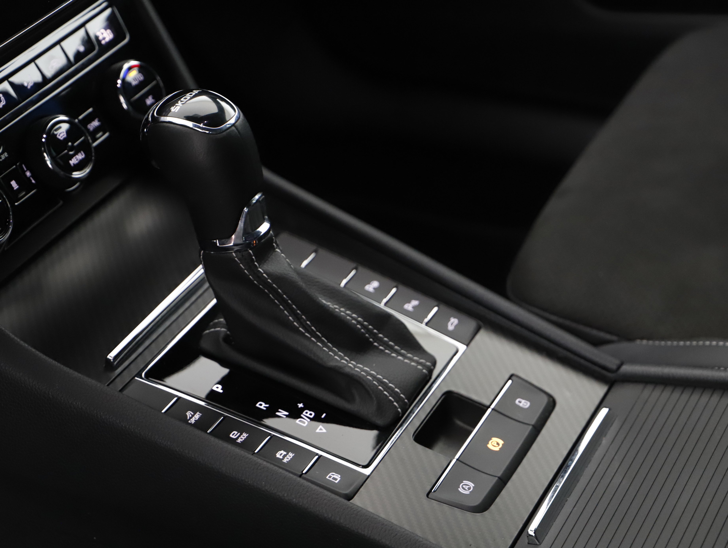 Skoda Superb Combi 1.4 TSI iV Sportline | Bild 5 von 23