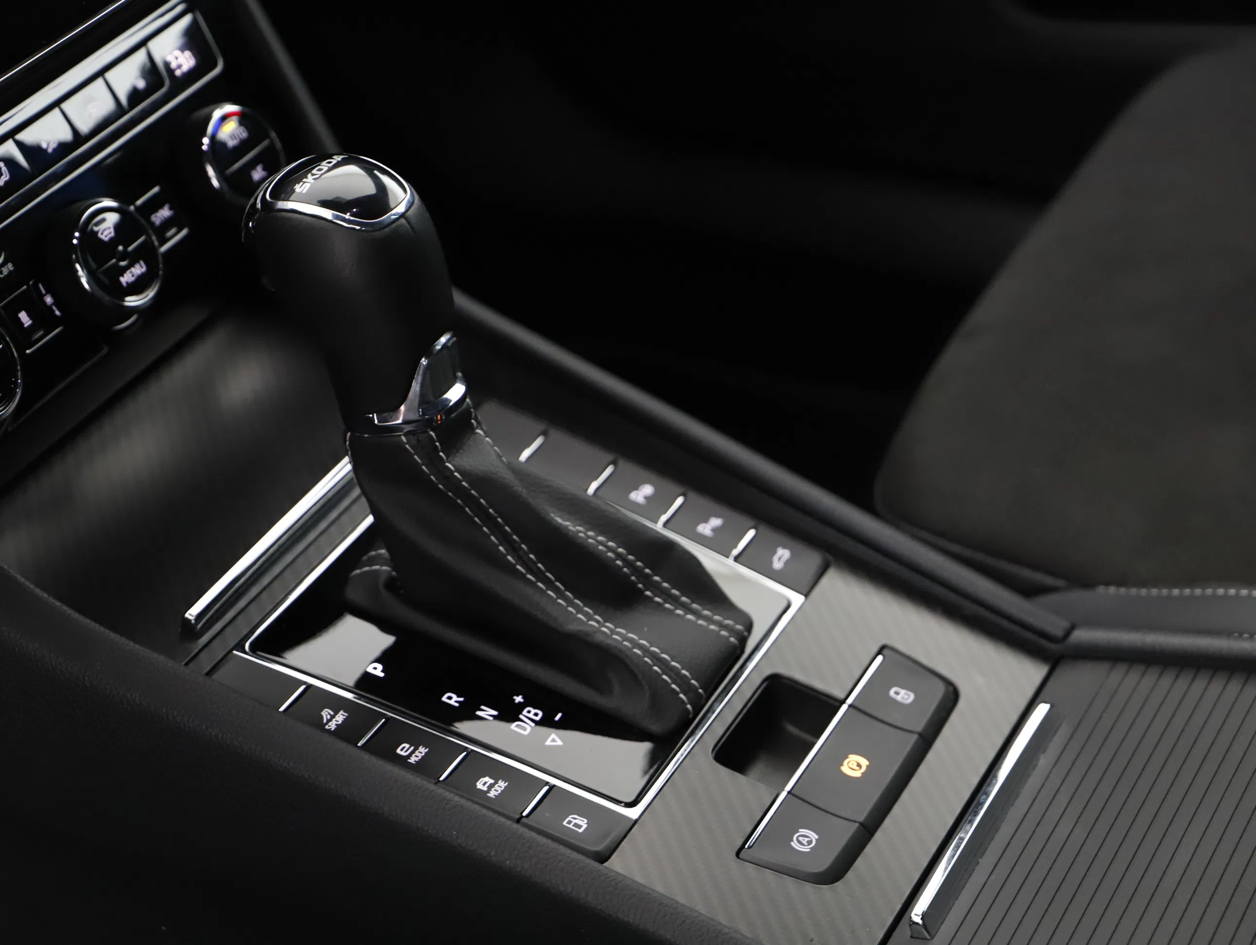 Skoda Superb Combi 1.4 TSI iV Sportline | Bild 5 von 23