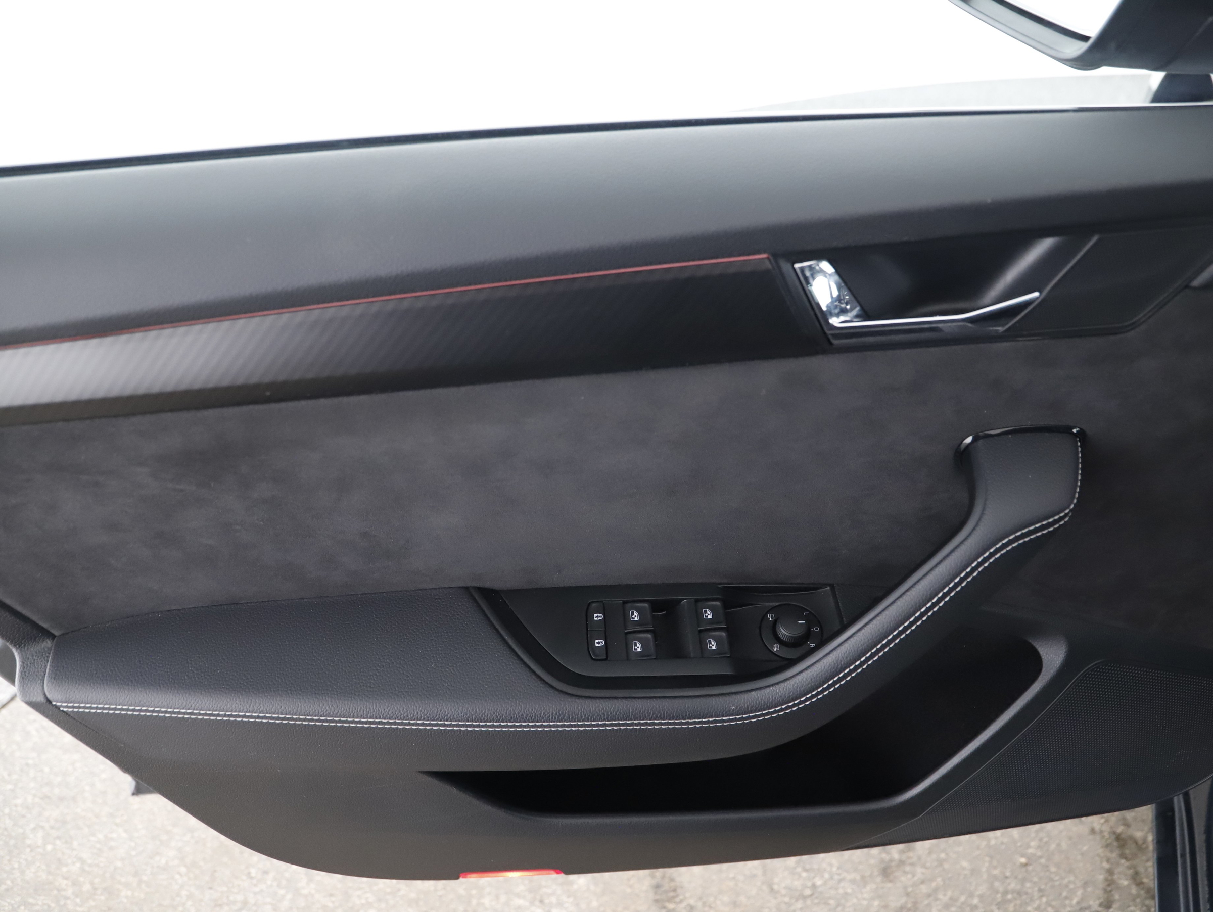 Skoda Superb Combi 1.4 TSI iV Sportline | Bild 15 von 23