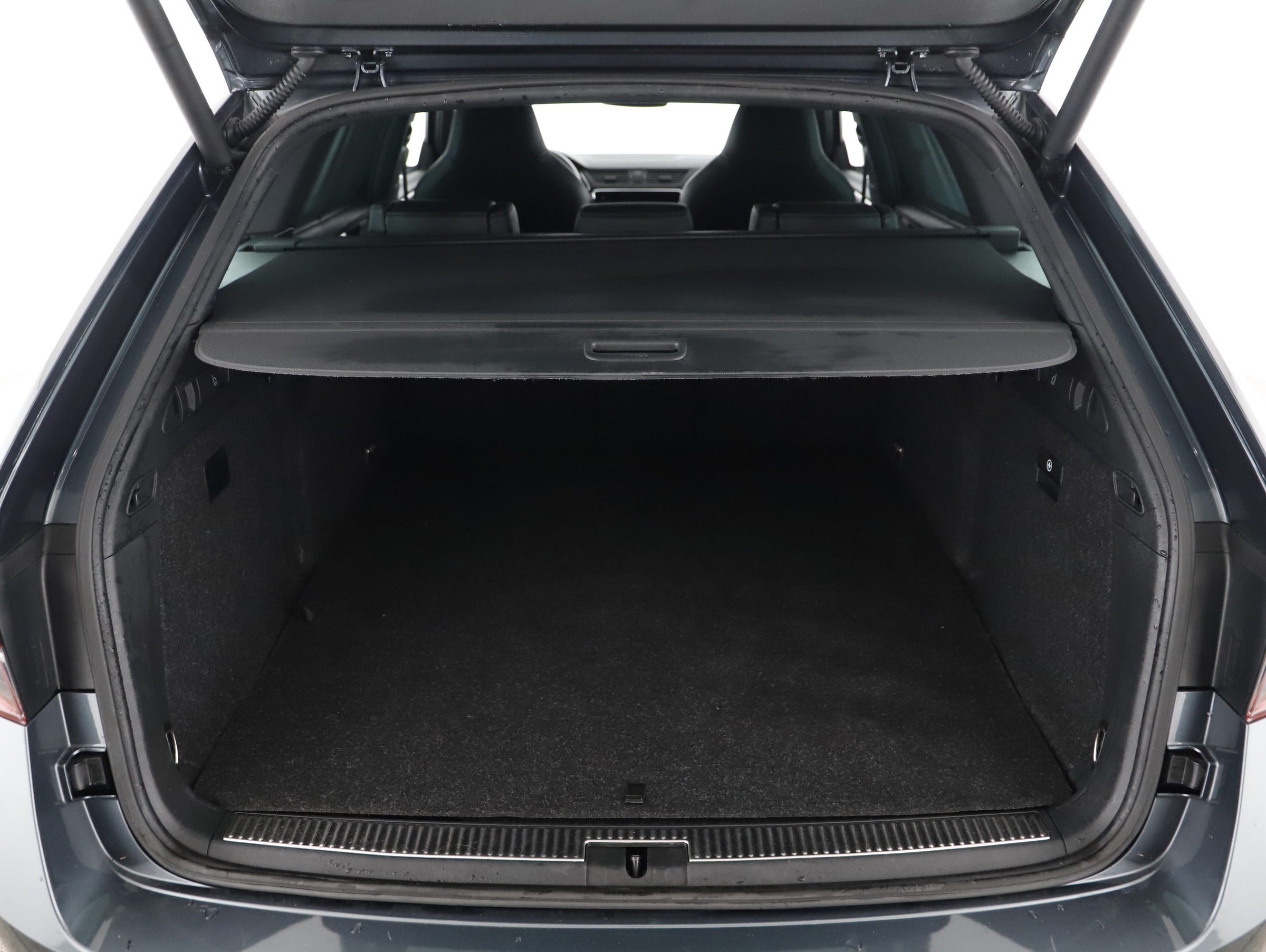 Skoda Superb Combi 1.4 TSI iV Sportline | Bild 17 von 23