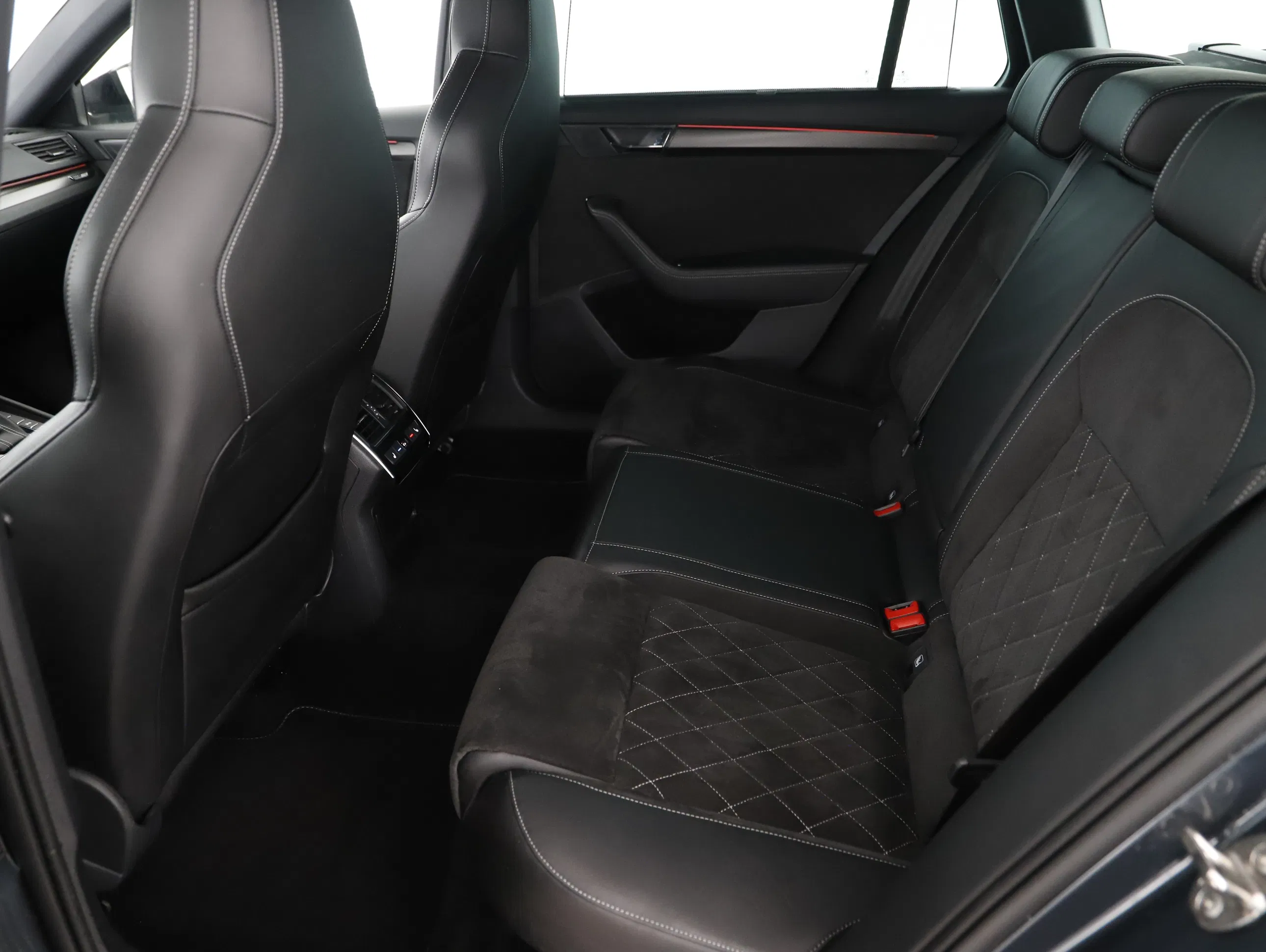 Skoda Superb Combi 1.4 TSI iV Sportline | Bild 19 von 22