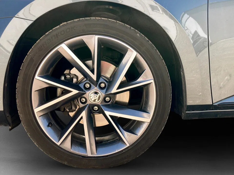 Skoda Superb Combi 1.4 TSI iV Sportl. | Bild 7 von 26