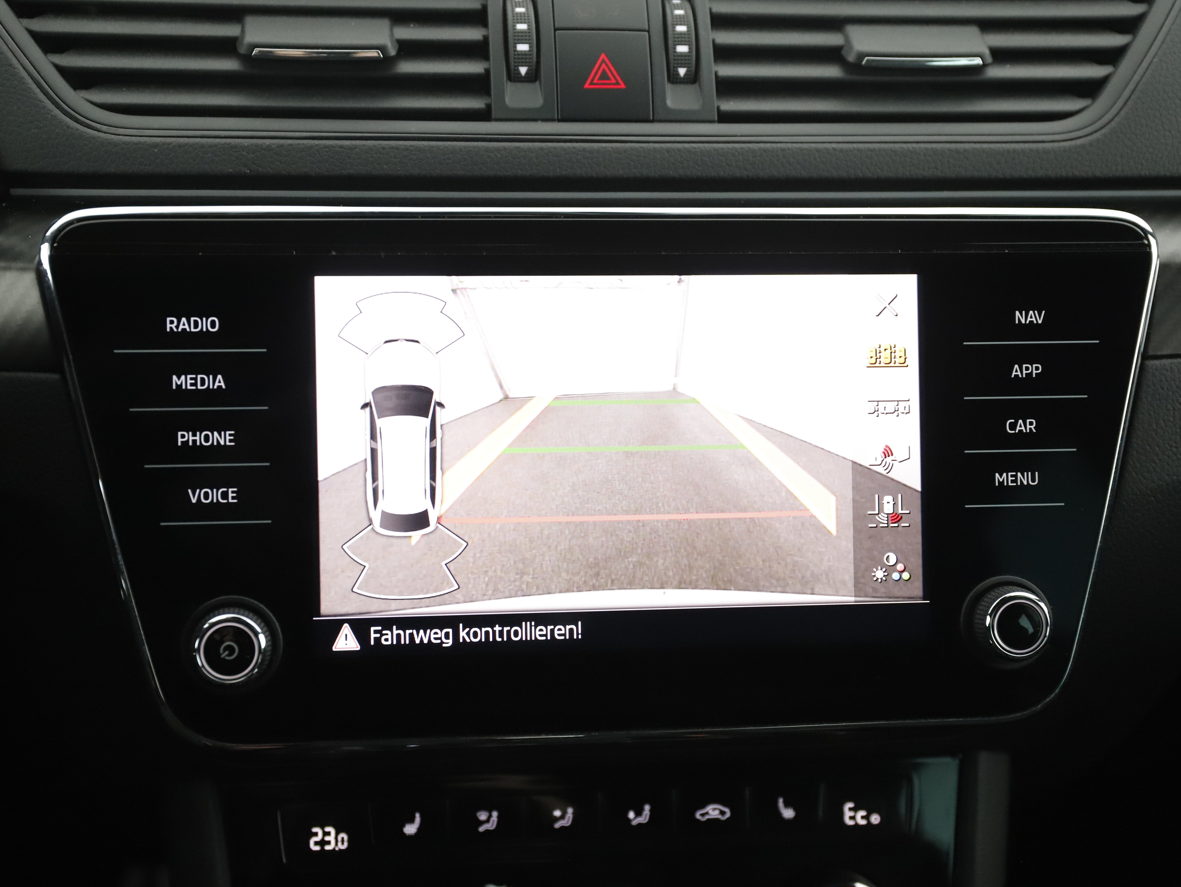 Skoda Superb Combi 1.4 TSI iV Sportline | Bild 15 von 31