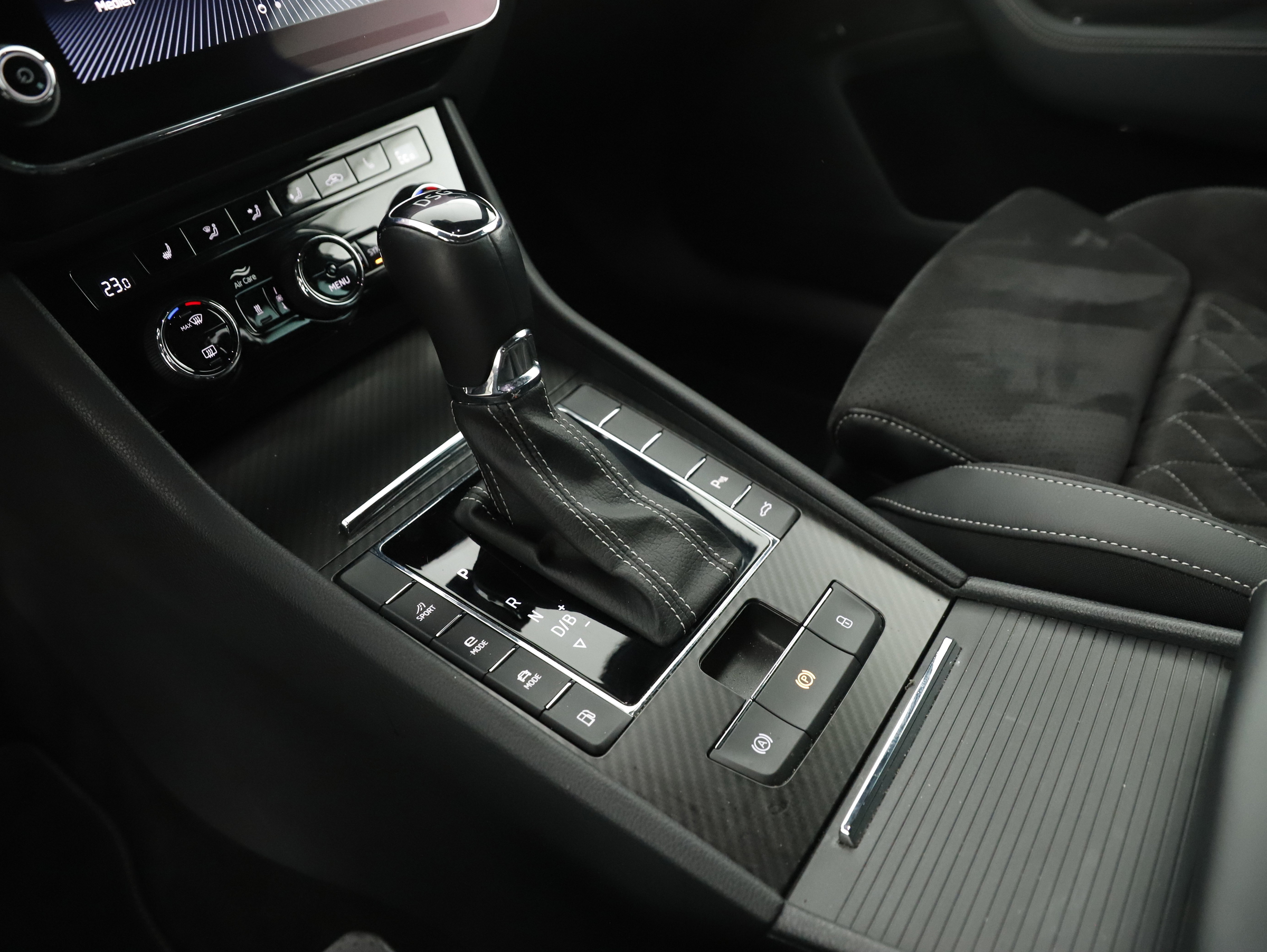 Skoda Superb Combi 1.4 TSI iV Sportline | Bild 17 von 31