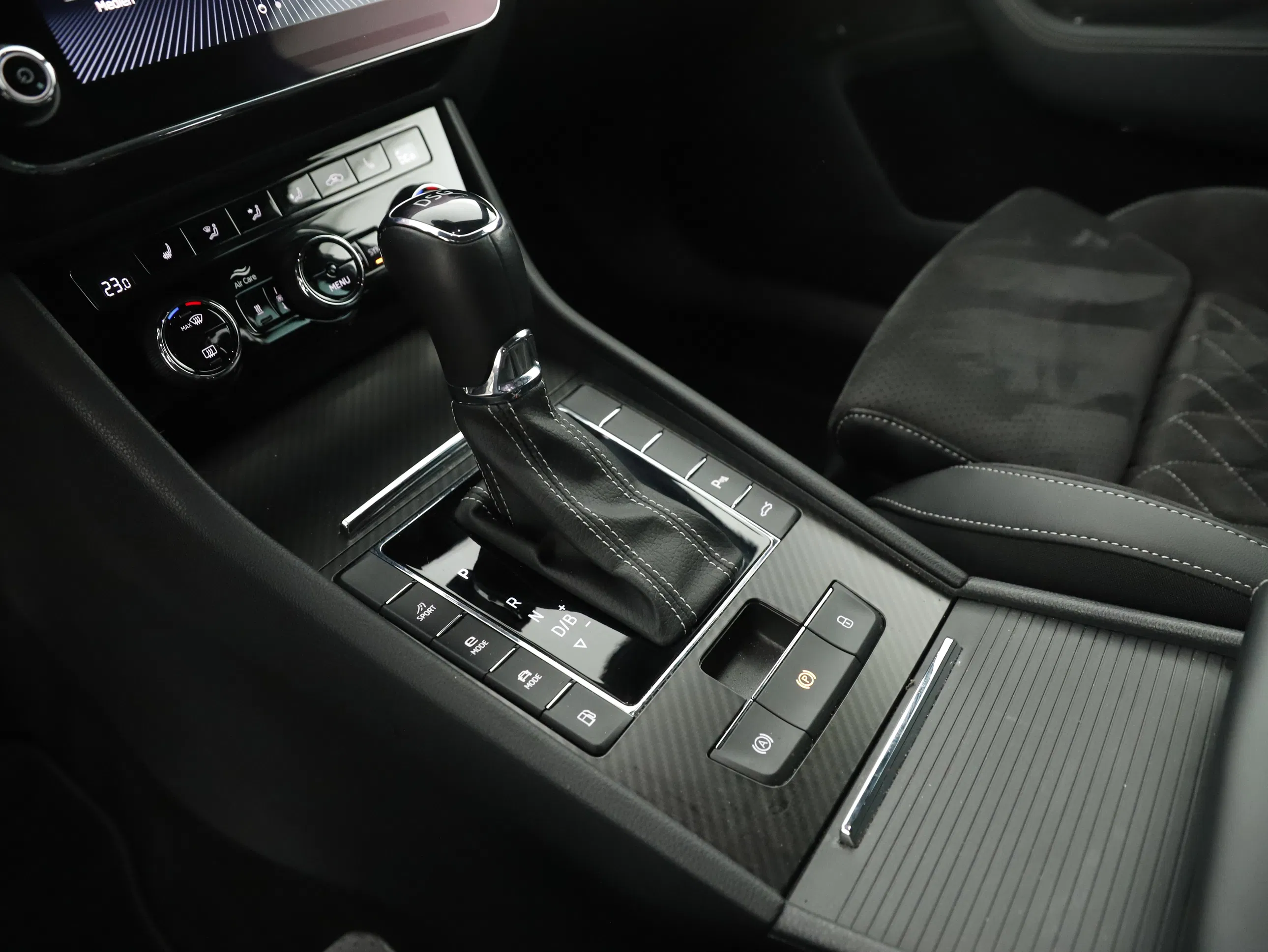 Skoda Superb Combi 1.4 TSI iV Sportline | Bild 17 von 31