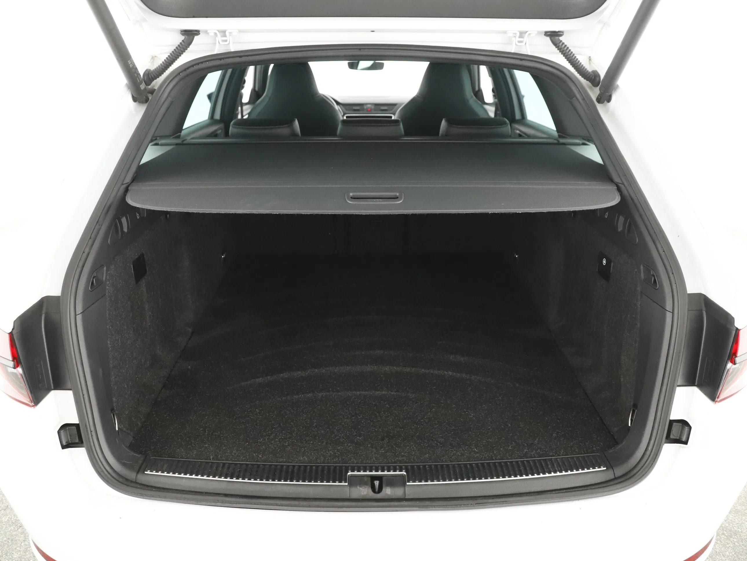 Skoda Superb Combi 1.4 TSI iV Sportline | Bild 20 von 31