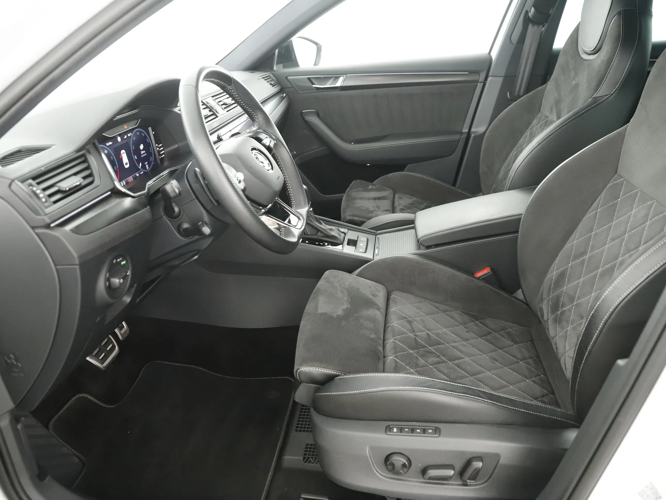 Skoda Superb Combi 1.4 TSI iV Sportline | Bild 4 von 31