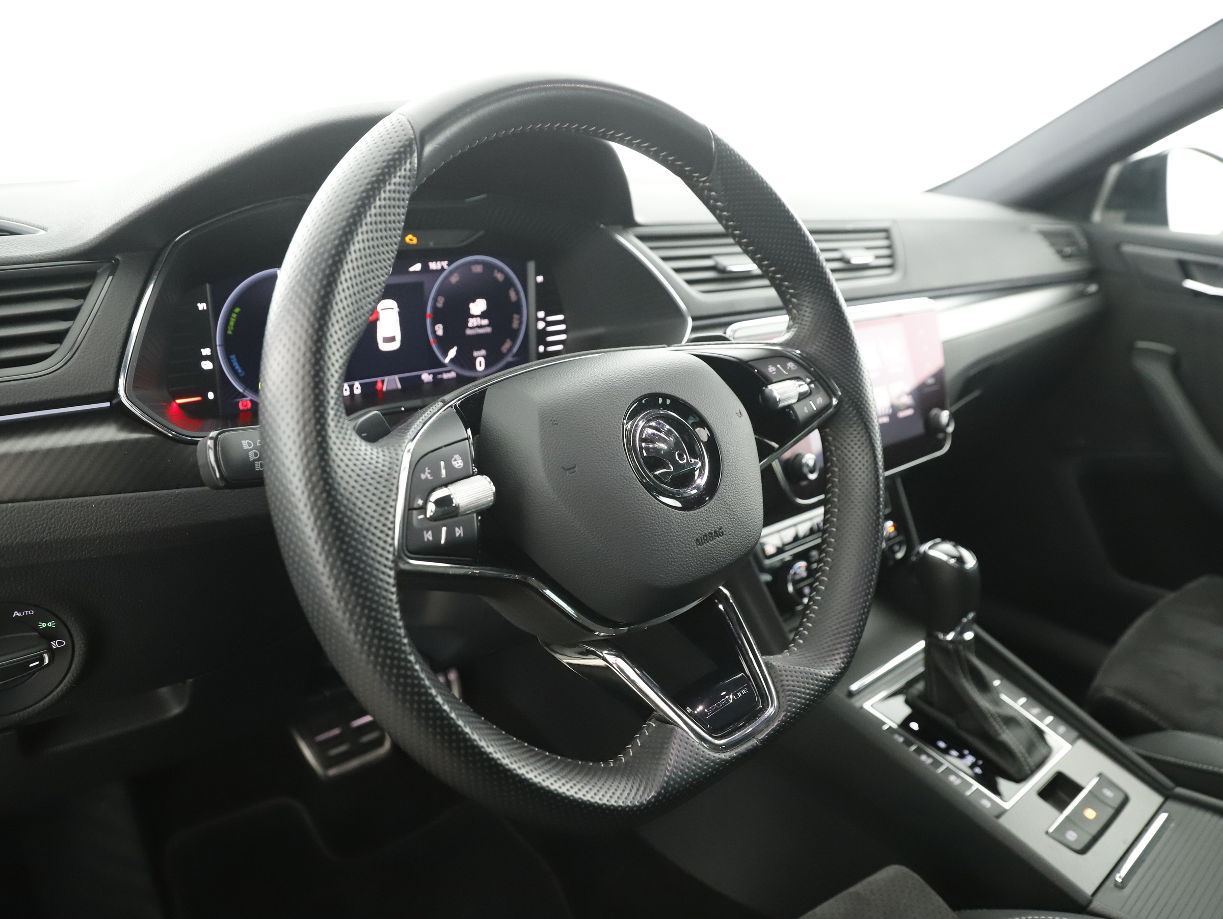 Skoda Superb Combi 1.4 TSI iV Sportline | Bild 8 von 31