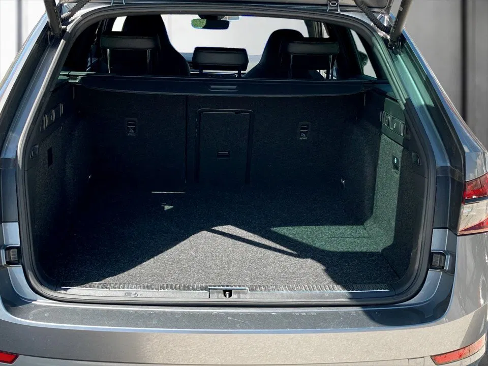 Skoda Superb Combi 1.4 TSI iV Sportline | Bild 13 von 23