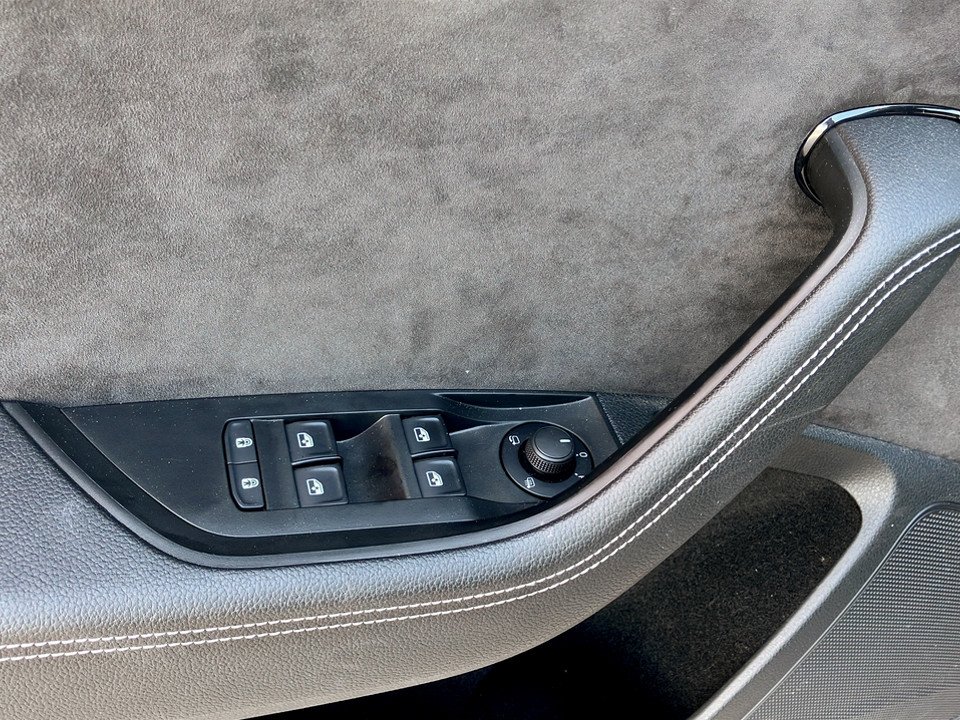 Skoda Superb Combi 1.4 TSI iV Sportline | Bild 17 von 23