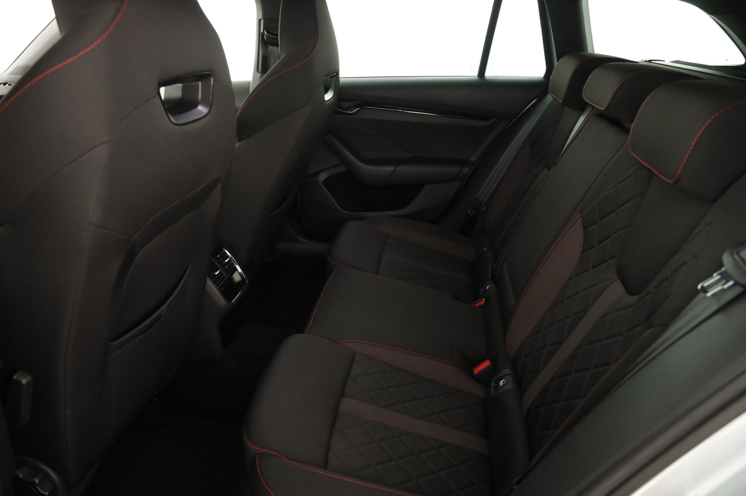 Skoda Octavia Combi 1.4 TSI RS iV | Bild 24 von 29