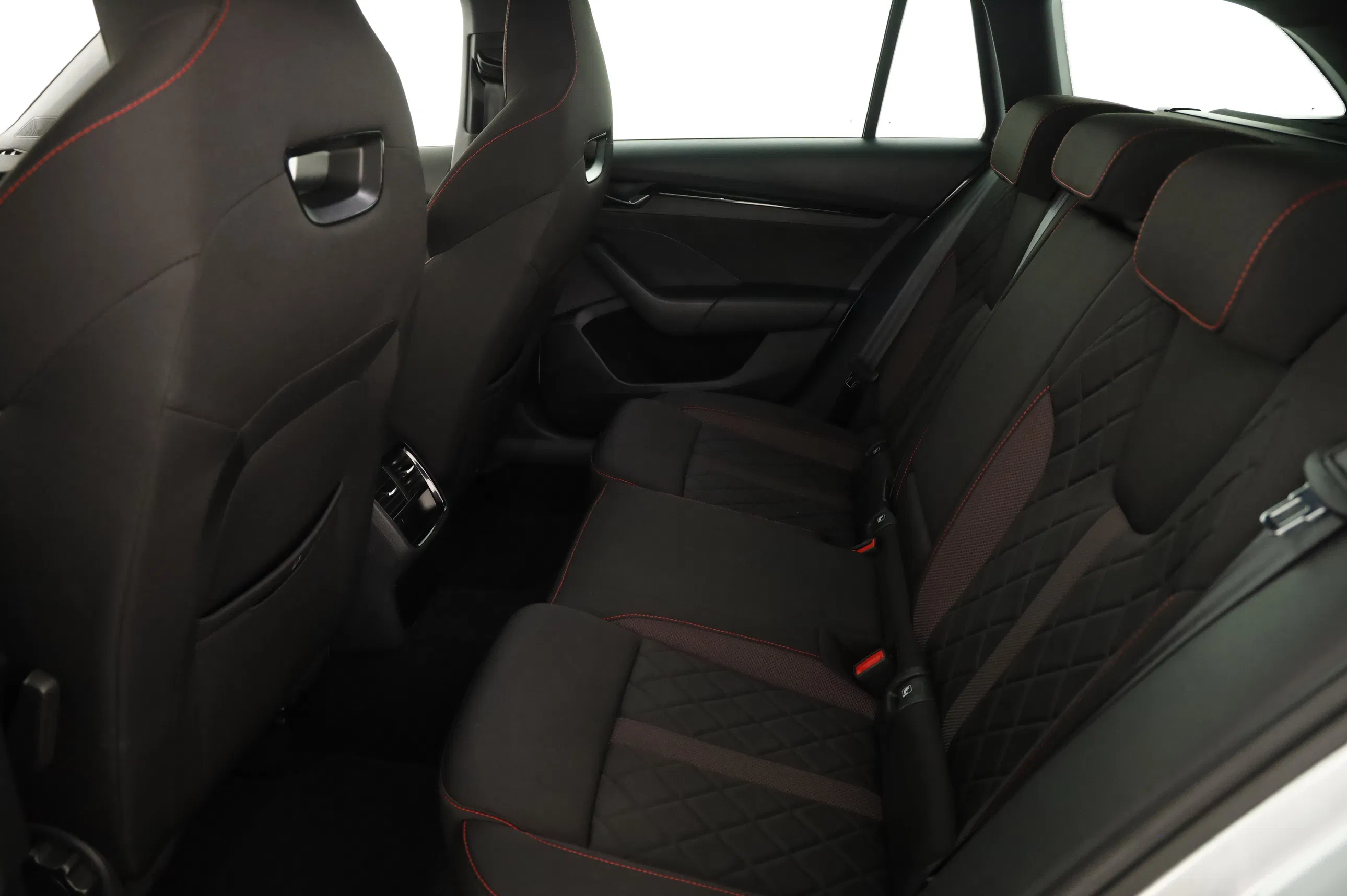 Skoda Octavia Combi 1.4 TSI RS iV | Bild 24 von 29