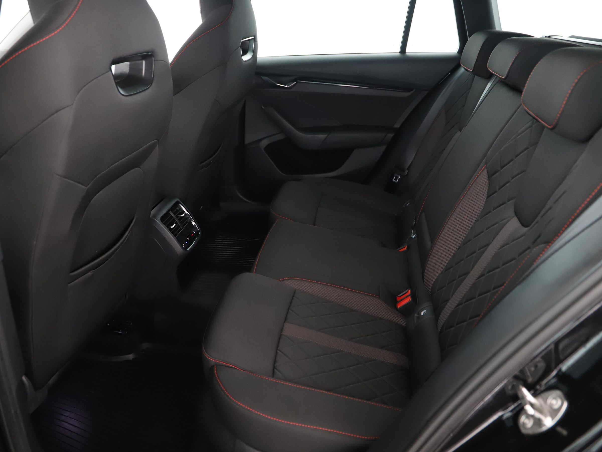 Skoda Octavia Combi 1.4 TSI RS iV | Bild 3 von 23