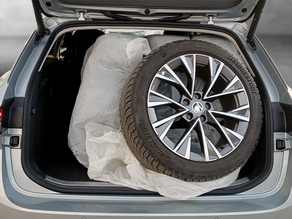 Skoda Superb Combi 1.5TSI iV DSG | Bild 15 von 17