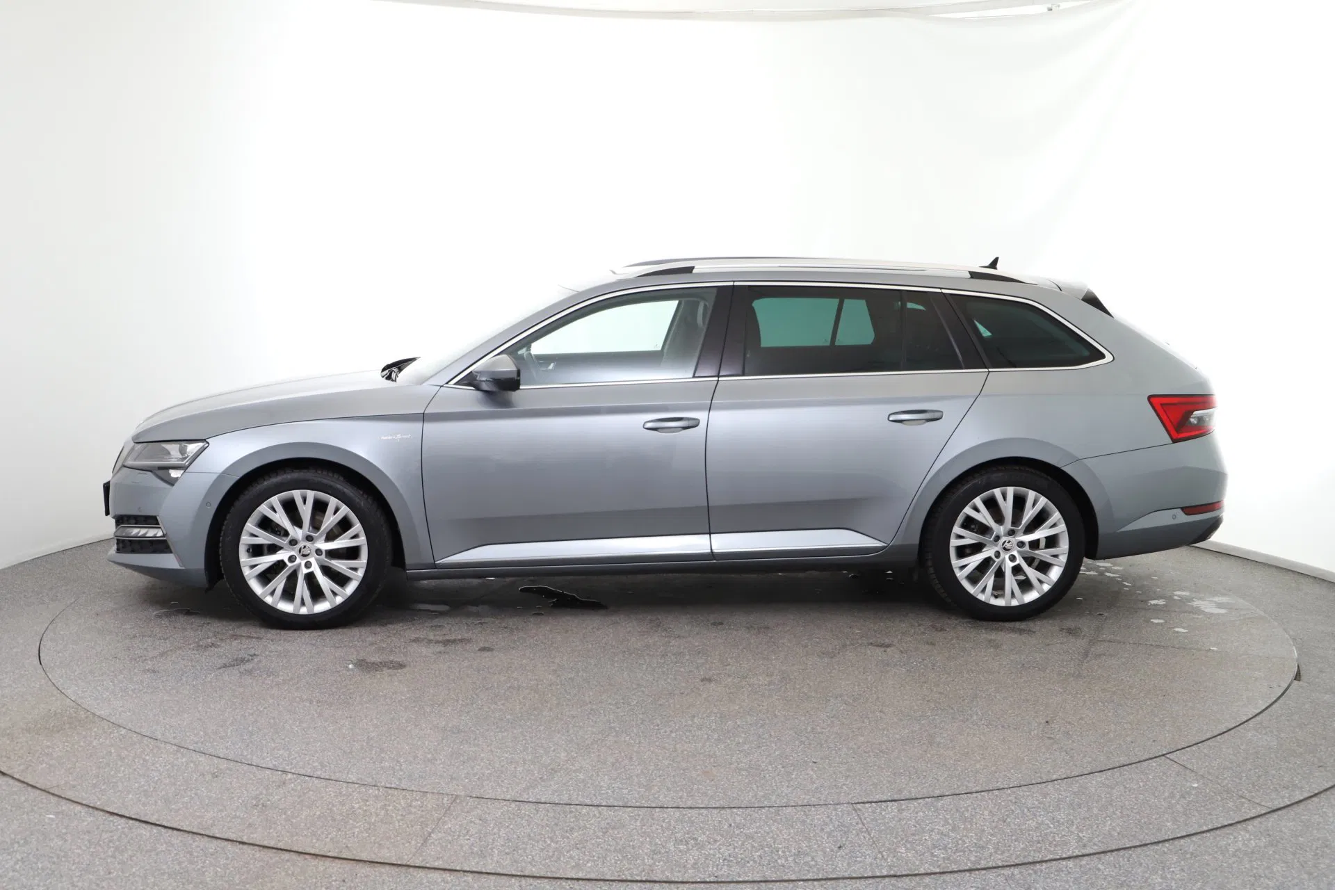 Skoda SUPERB Combi iV SPORTLINE DSG | Bild 3 von 31