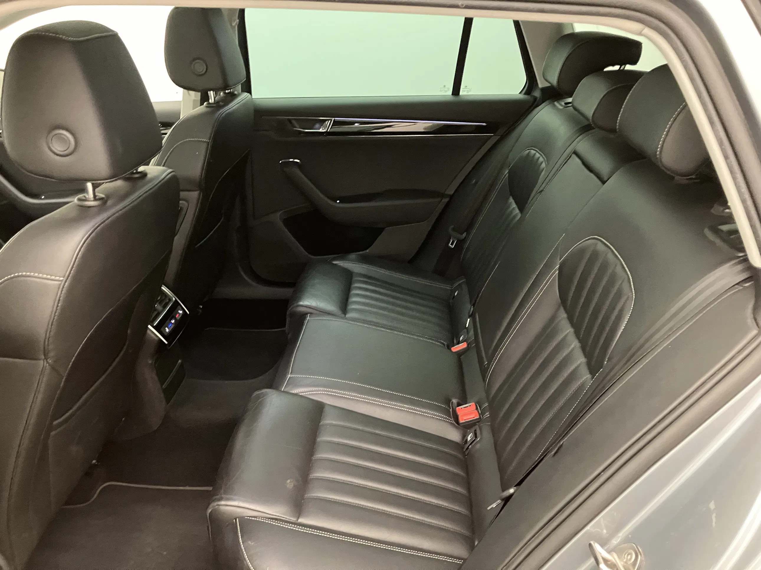 Skoda SUPERB Combi iV SPORTLINE DSG | Bild 26 von 31