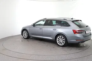 Skoda SUPERB Combi iV SPORTLINE DSG | Thumbnail 4 von 31