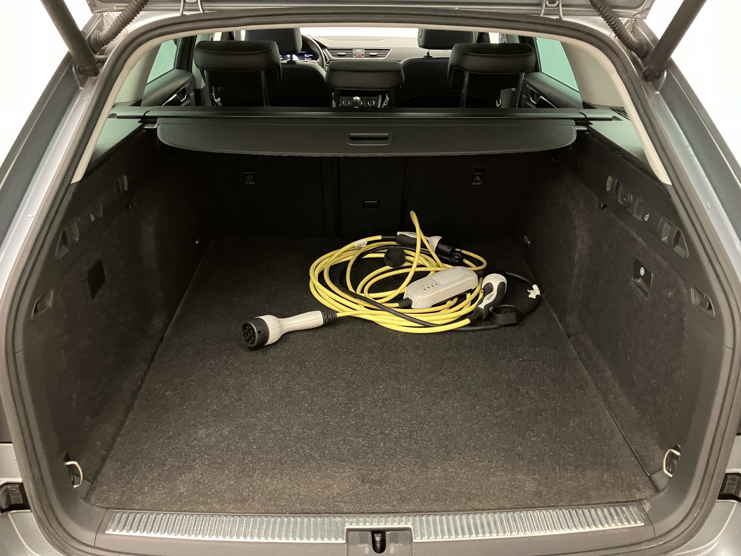 Skoda SUPERB Combi iV SPORTLINE DSG | Bild 30 von 31