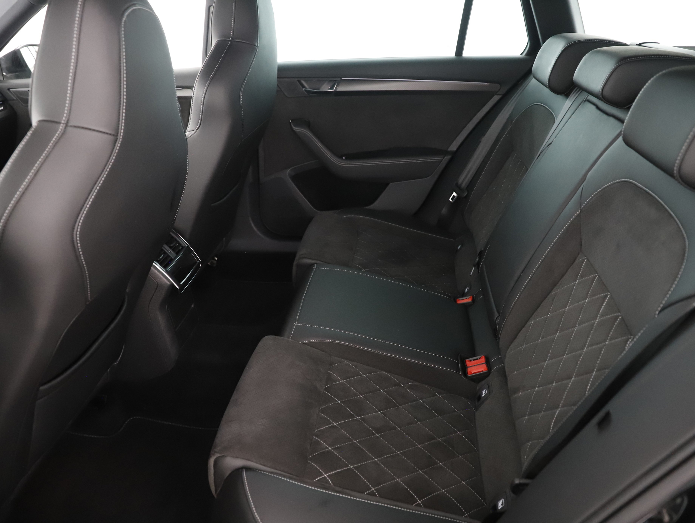 Skoda Superb Combi 1.4 TSI iV Sportline | Bild 20 von 28