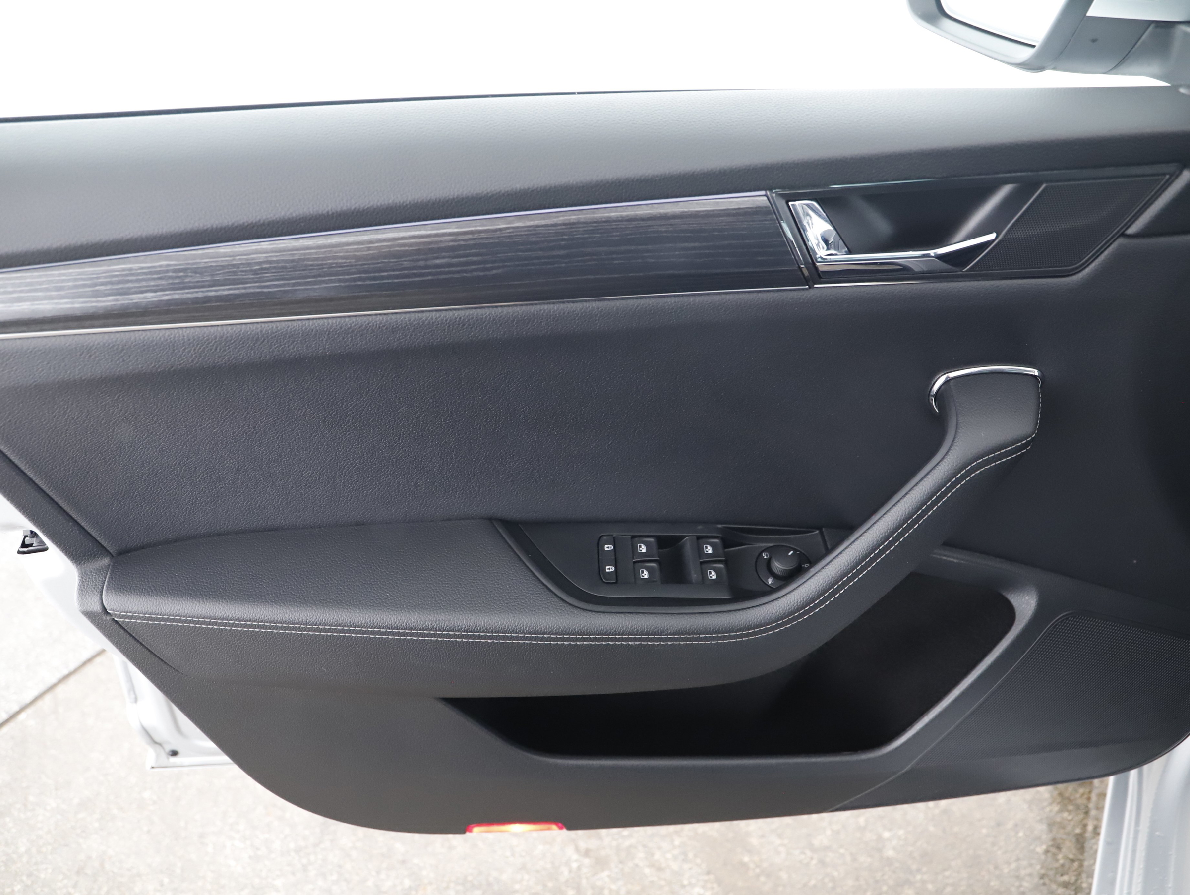 Skoda Superb Combi 1.4 TSI iV Style | Bild 15 von 25