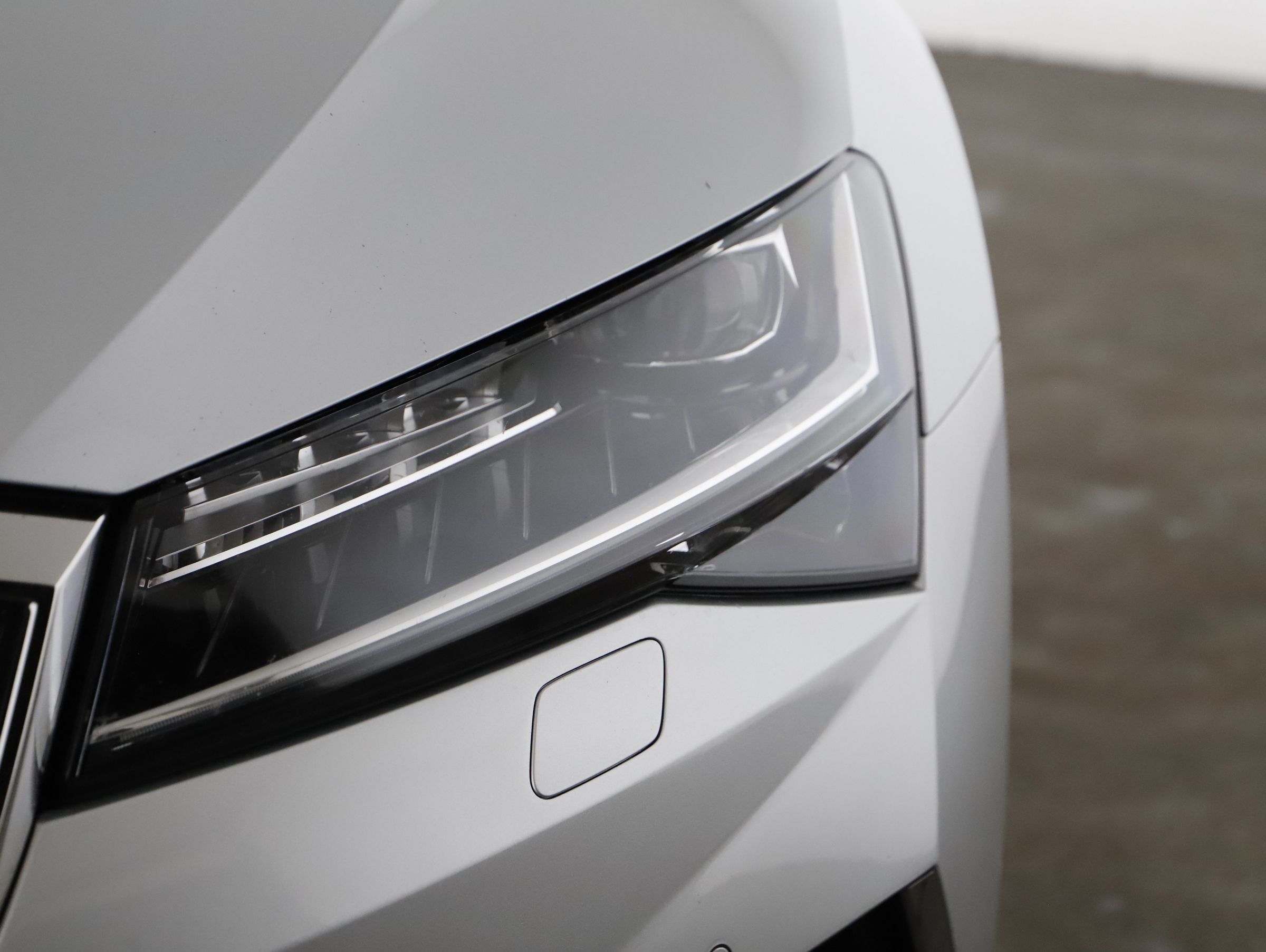 Skoda Superb Combi 1.4 TSI iV Style | Bild 23 von 25