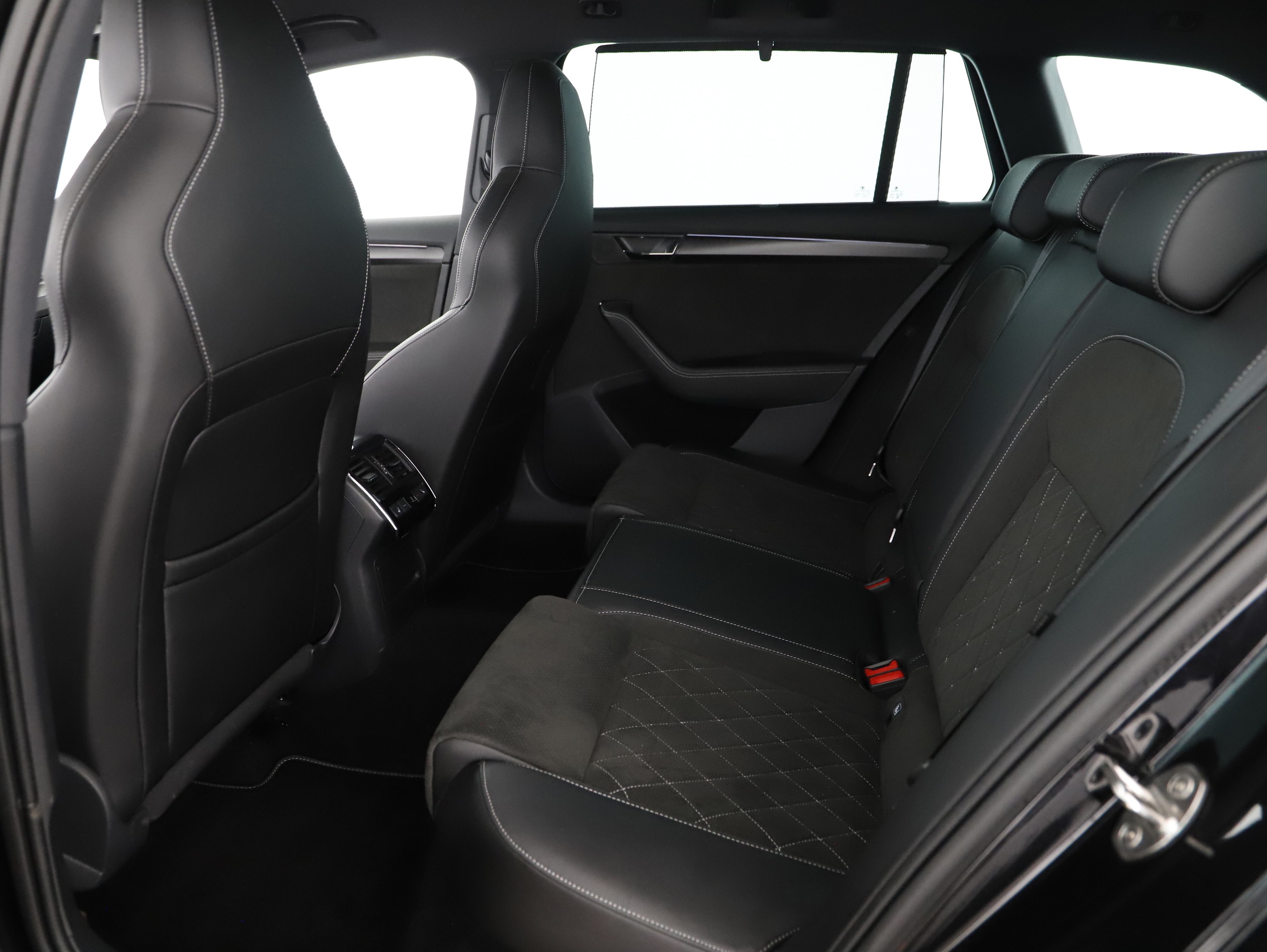 Skoda Superb Combi 1.4 TSI iV Sportline | Bild 19 von 22