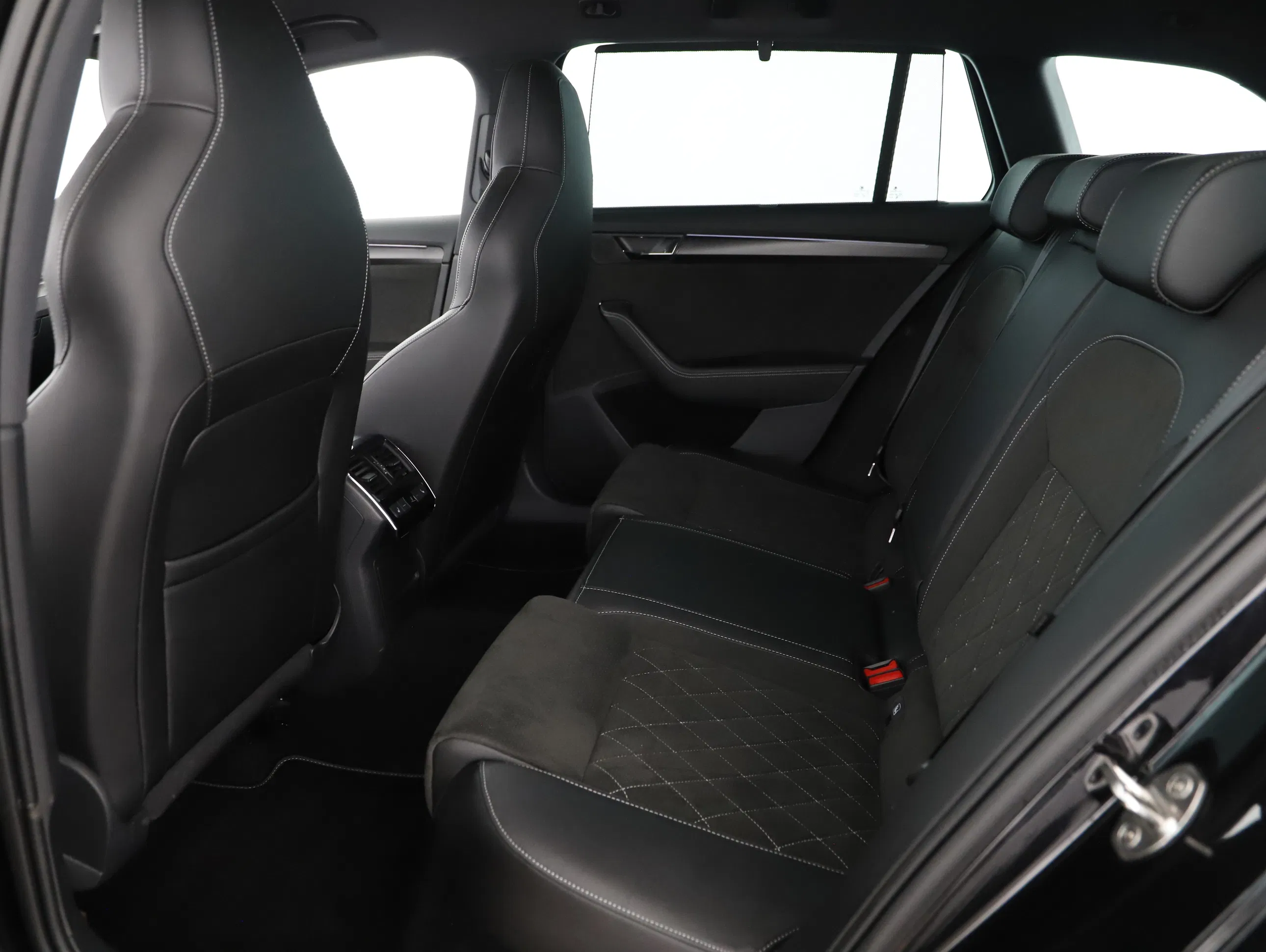 Skoda Superb Combi 1.4 TSI iV Sportline | Bild 19 von 22